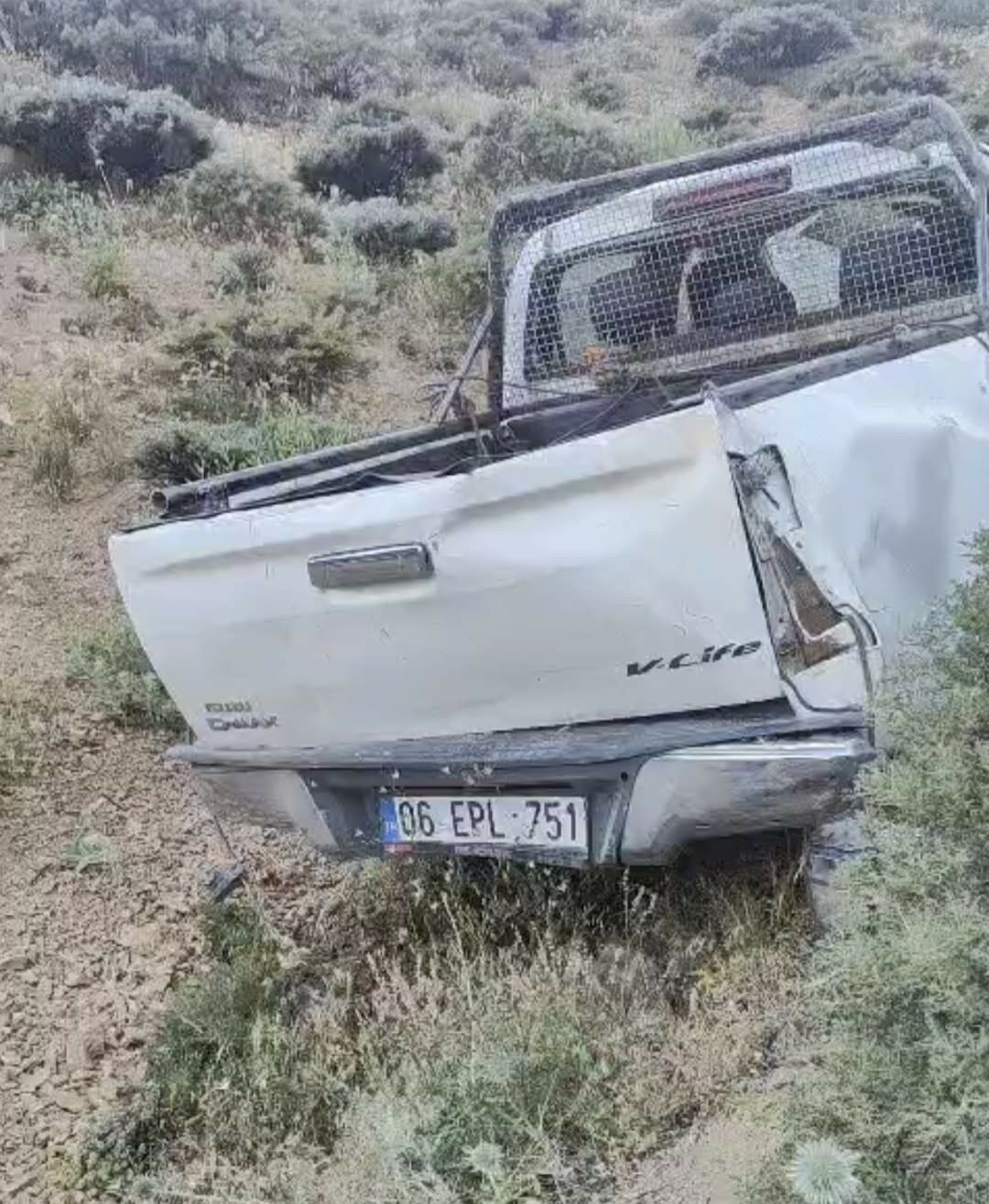 Kamyonet Uçuruma Yuvarlandı 2 Ağır Yaralı (2)