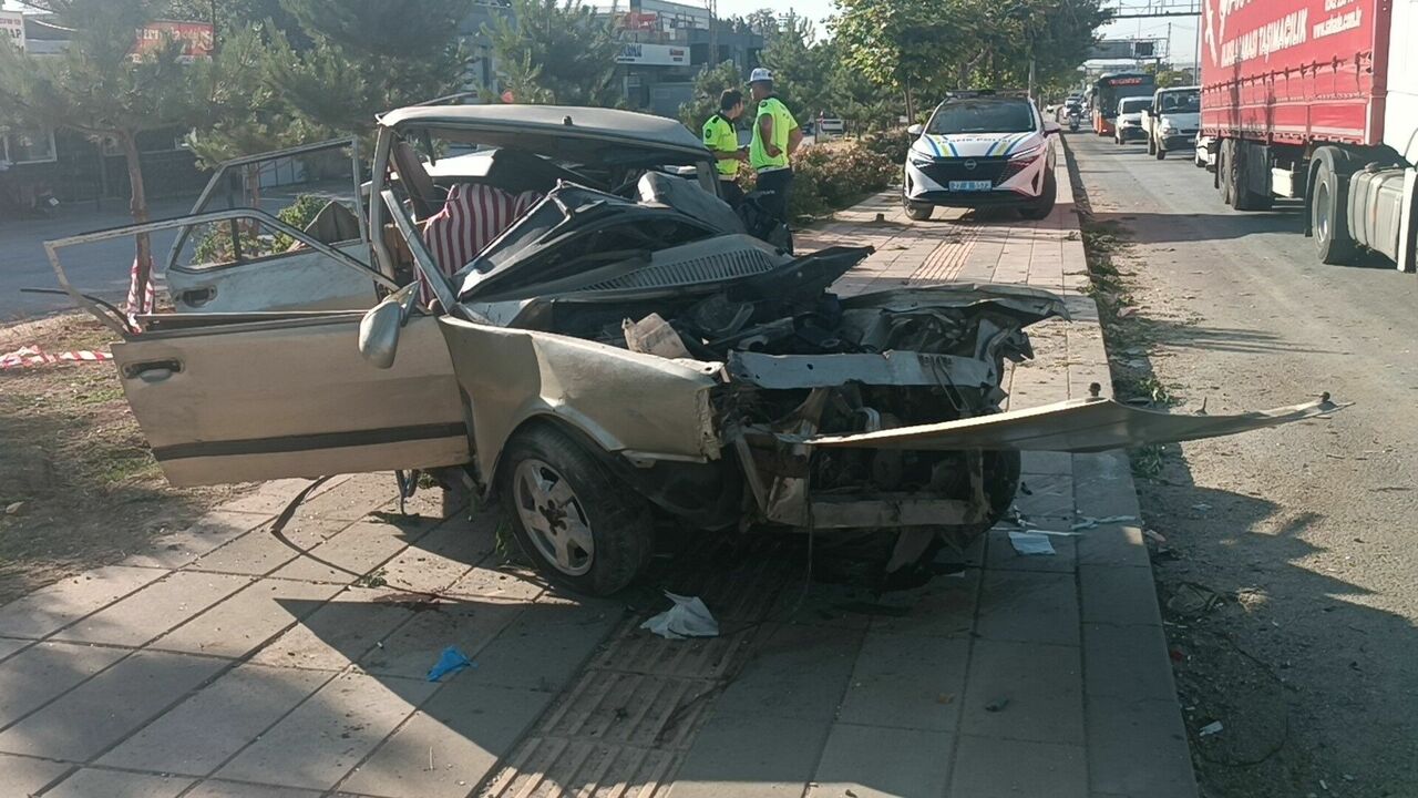 Karşı Şeride Savrulan Tofaş Zincirleme Kazaya Neden Oldu 1'I Ağır 10 Yaralı (4)