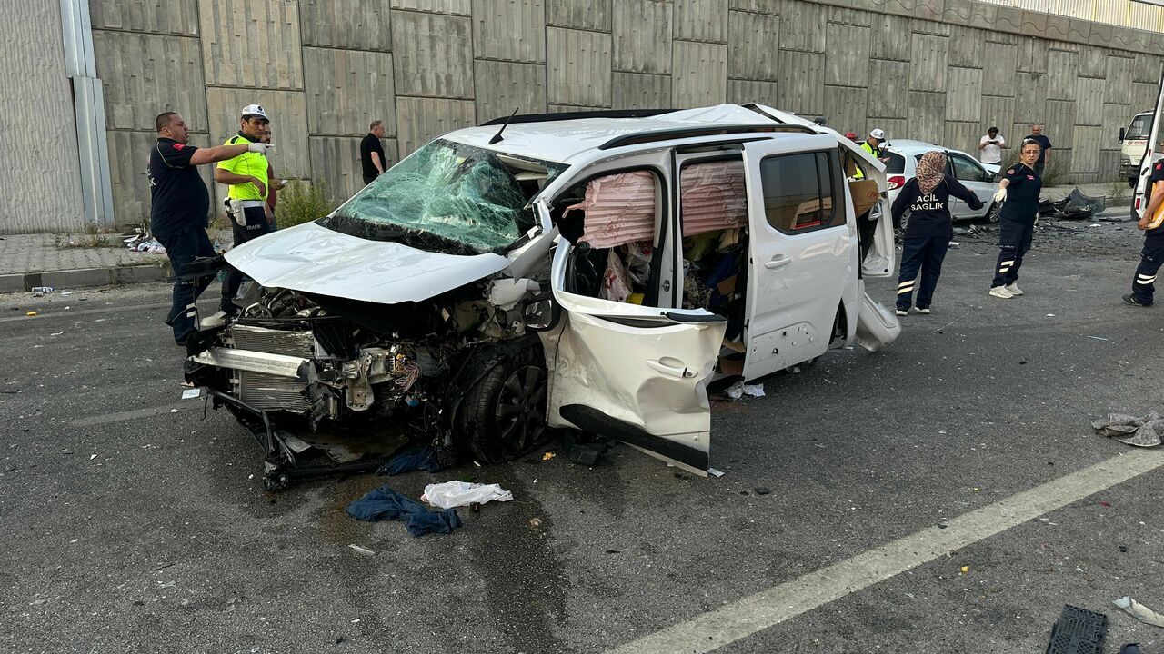 Kastamonu'da Zincirleme Kaza 4’Ü Çocuk 9 Kişi Yaralandı (1)