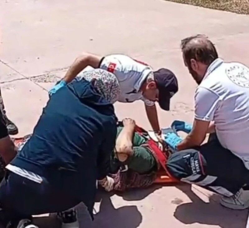 Kayseri'de Traktör Uçuruma Yuvarlandı 2'Si Ağır, 8 Yaralı (1)