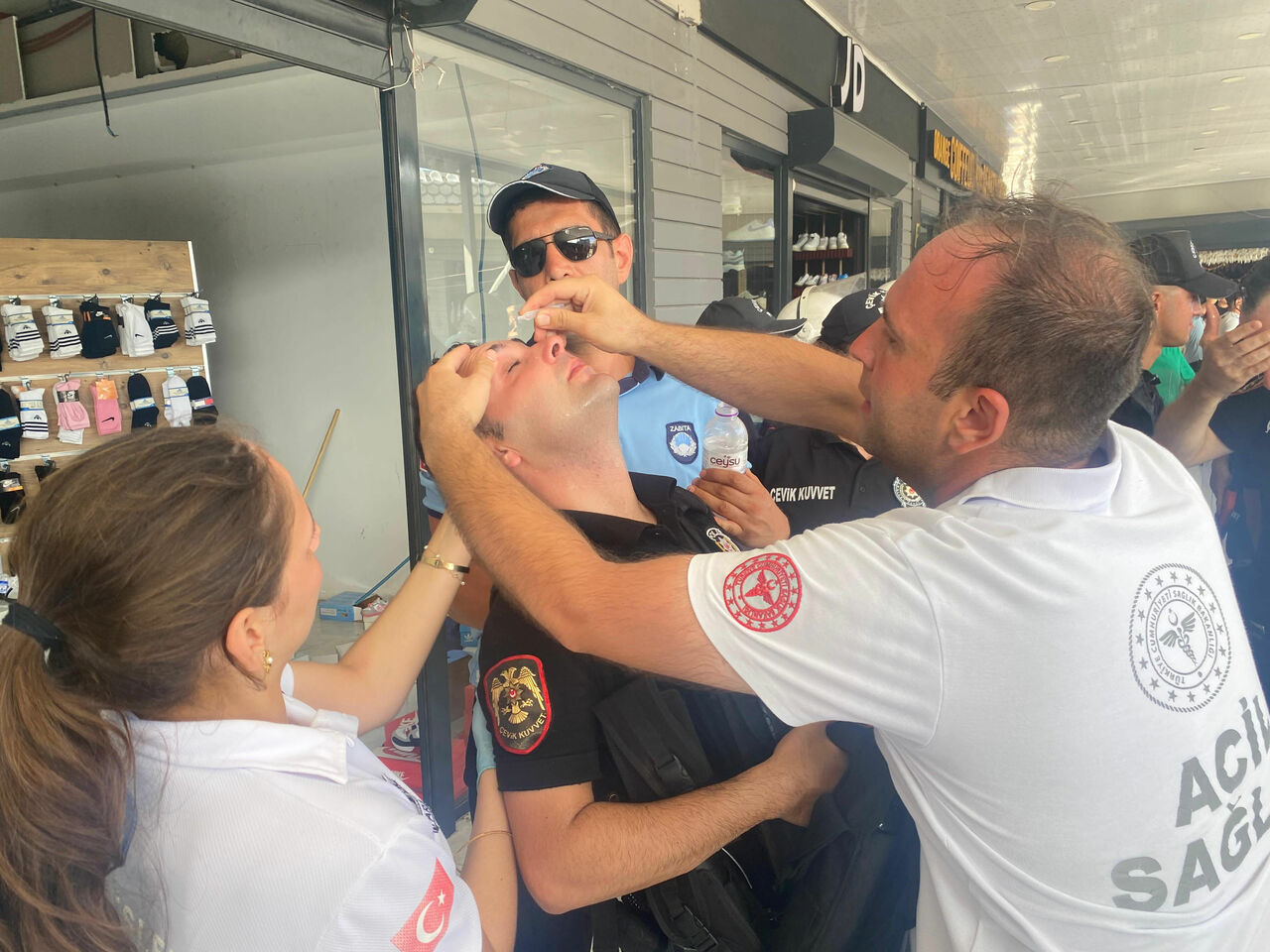 Kendilerini Yakmaya Çalışıp, Iş Makinelerinin Önüne Yattılar (2)