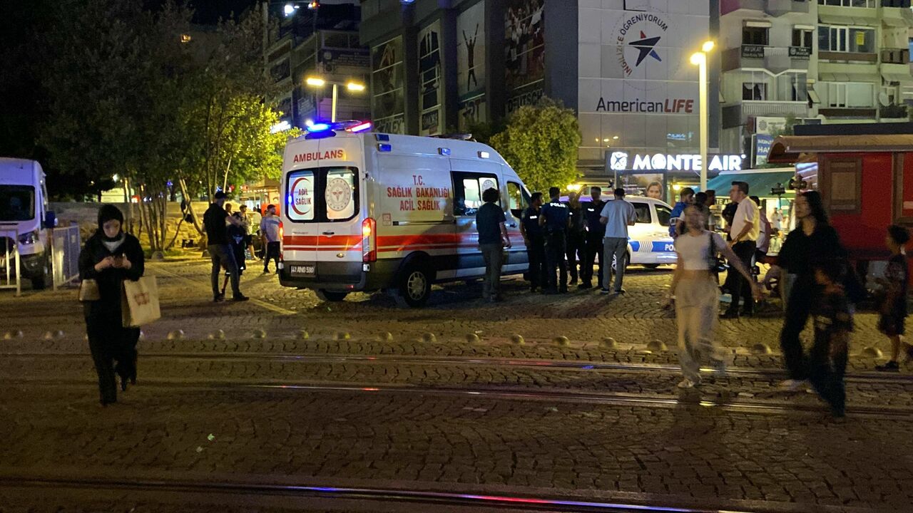 Kentin Göbeğinde 17 Yaşındaki Genç Bıçaklandı (1)