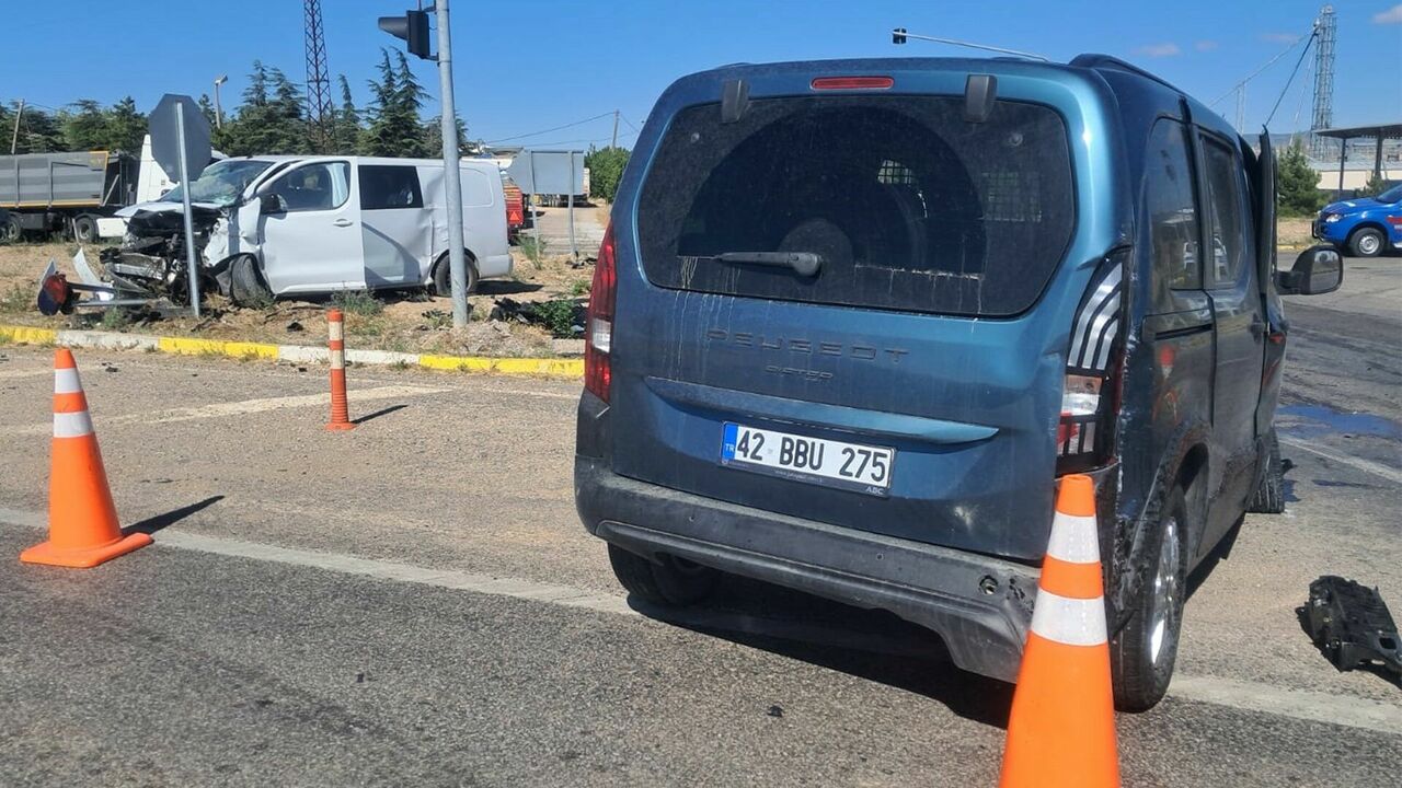 Kırıkkale'de Kavşakta Feci Kaza 6 Kişi Yaralandı (3)