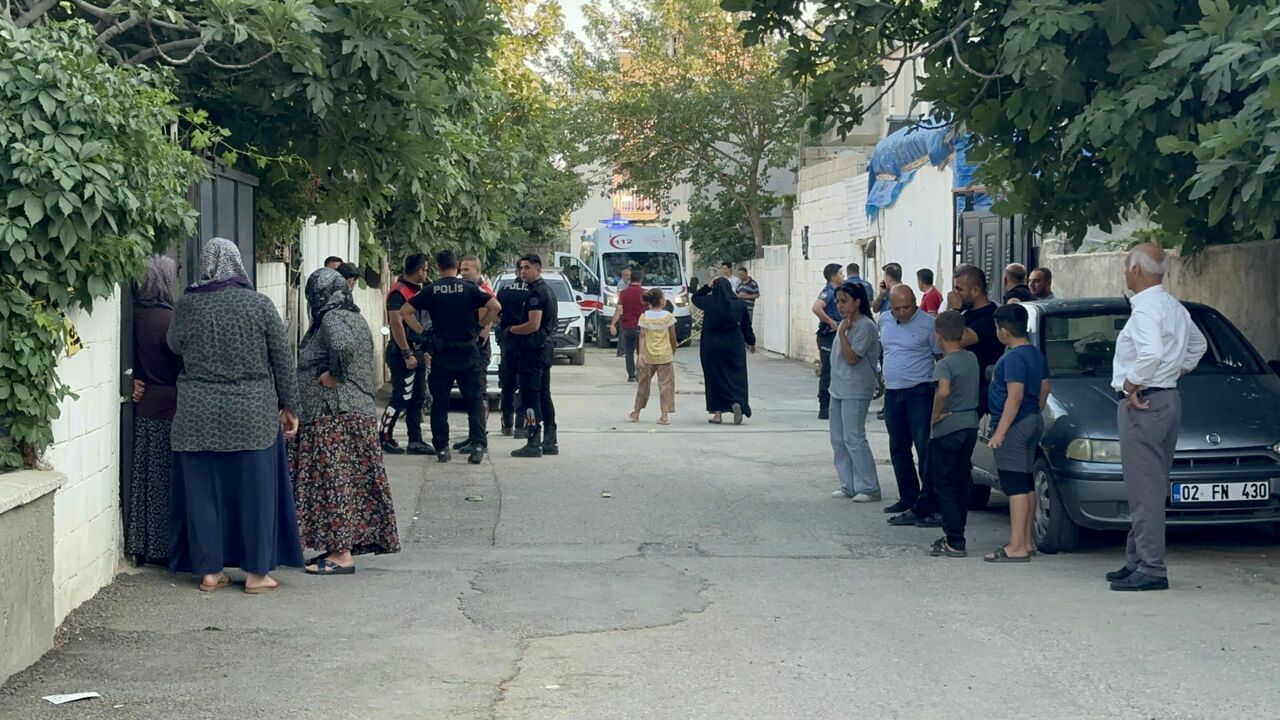 Komşular Arasında Bıçaklı Kavga 1 Ağır Yaralı (1)