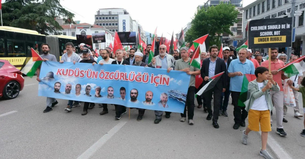 Mavi Marmara Şehitleri Bursa’da Yürüyüşle Anıldı (1)