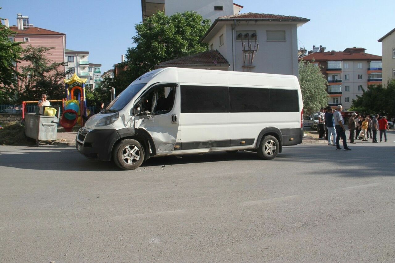 Minibüs Ile Çarpışan Motosiklet Sürücüsü Hayatını Kaybetti (1)