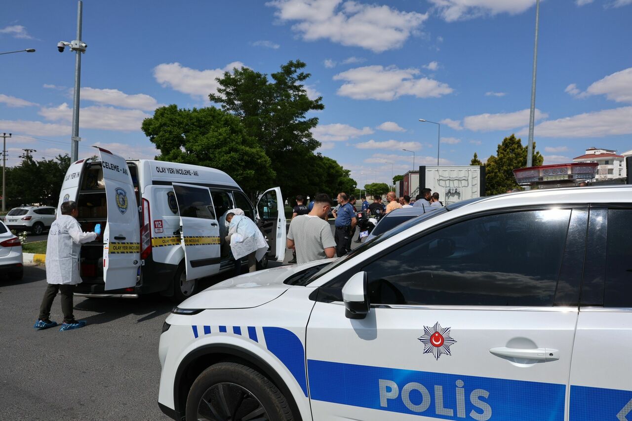 Önce Annesinin Mezarını Ziyaret Etti, Sonra Canına Kıydı (2)