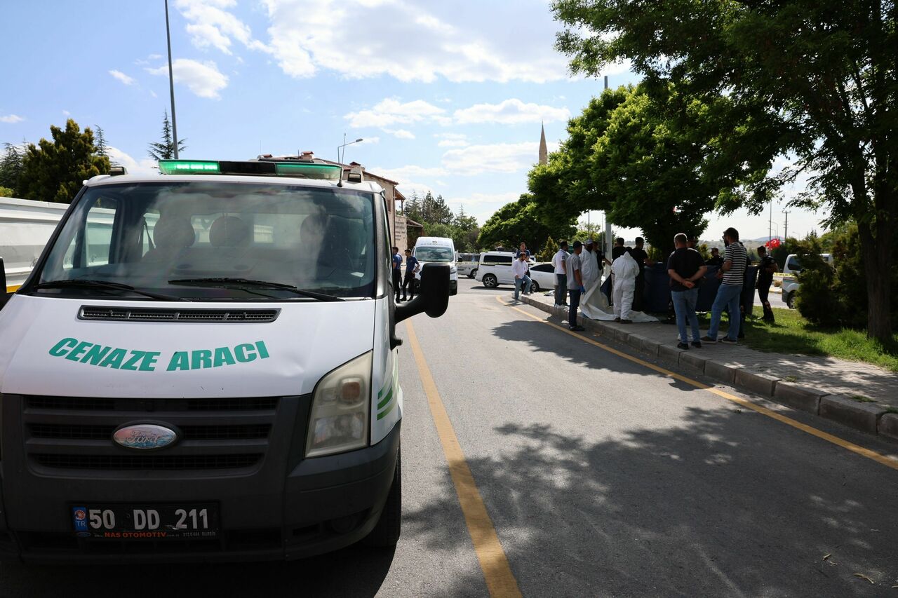 Önce Annesinin Mezarını Ziyaret Etti, Sonra Canına Kıydı (3)