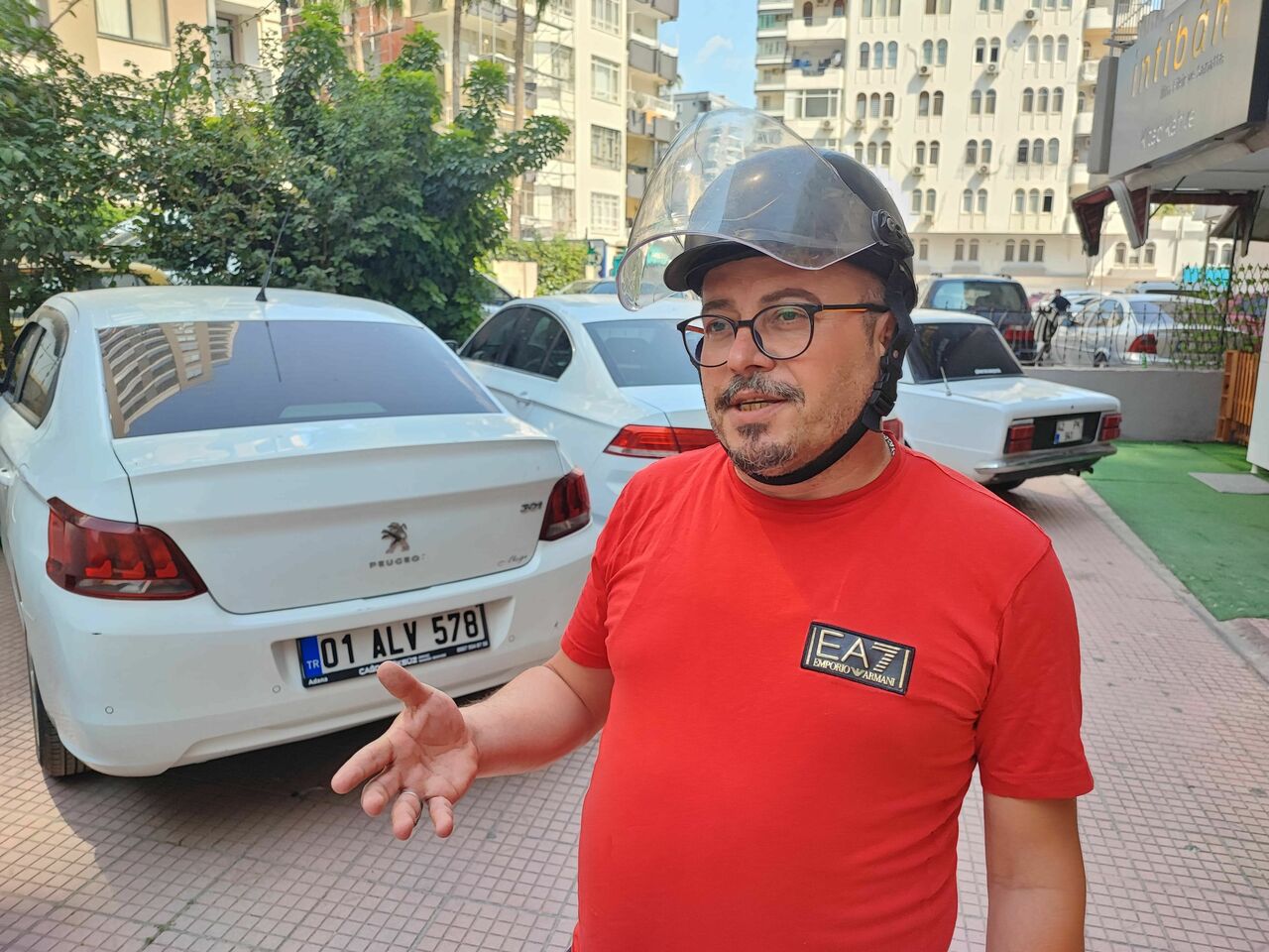 Otomobil Sürücüsüne ‘Kask' Cezası Şoku (3)
