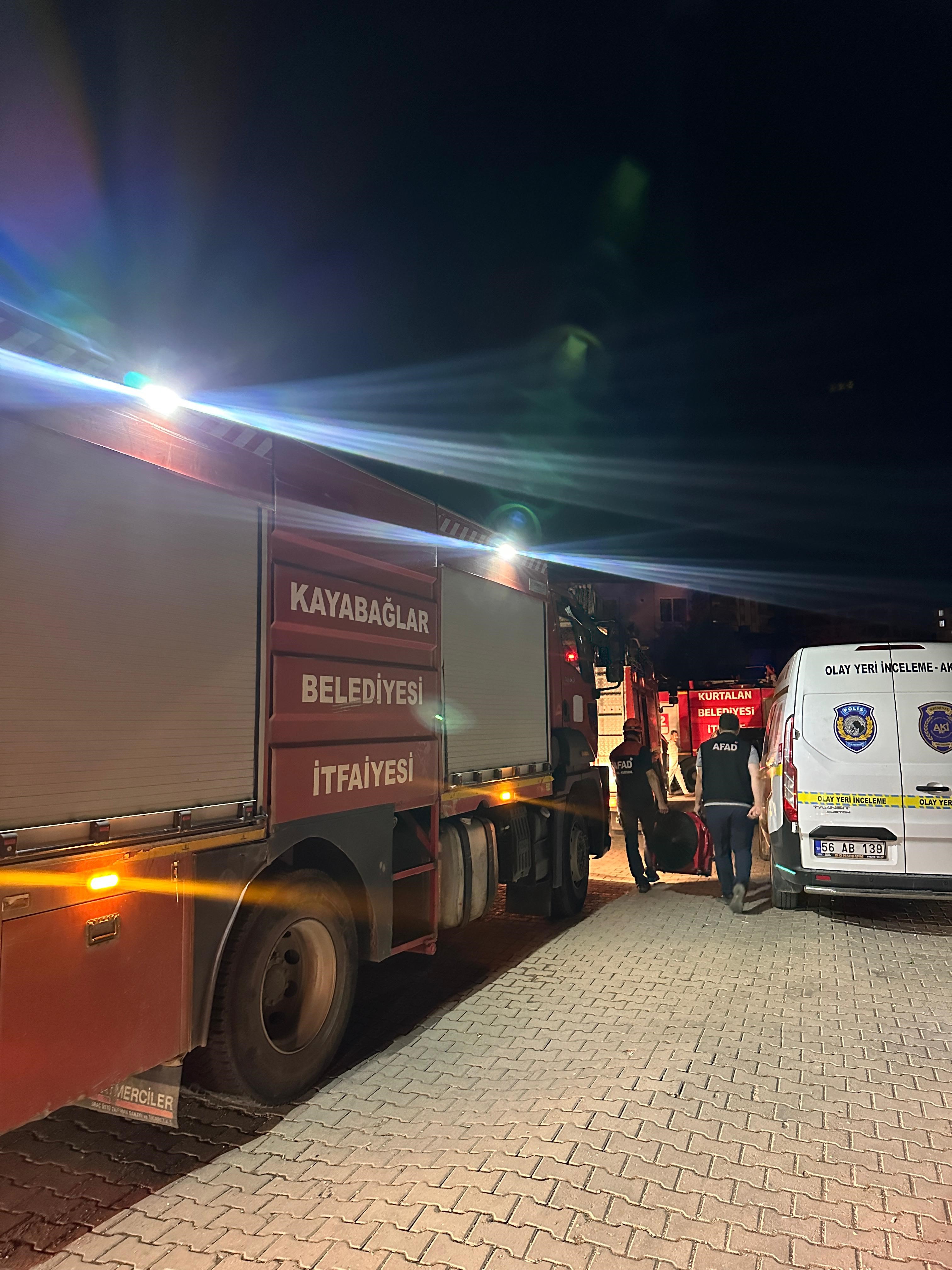 Polis Lojmanında Yangın Paniği 13 Kişi Dumandan Etkilendi (1)
