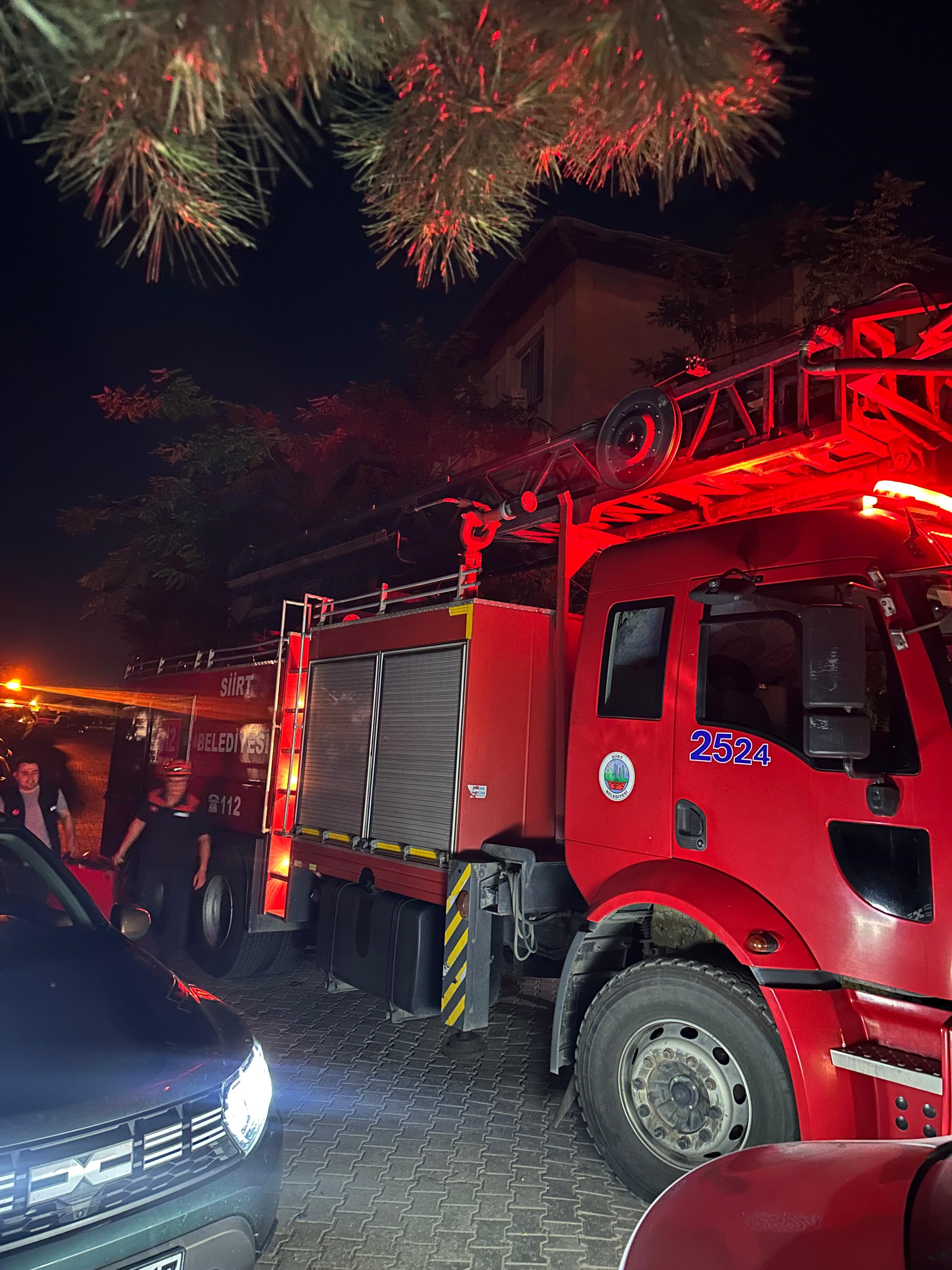 Polis Lojmanında Yangın Paniği 13 Kişi Dumandan Etkilendi (5)