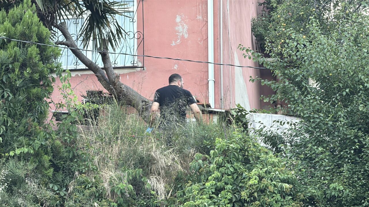 Sarıyer’de Sevgililer Başlarından Vurulmuş Halde Ölü Bulundu (2)