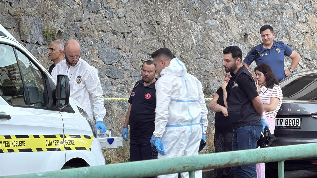 Sarıyer’de Sevgililer Başlarından Vurulmuş Halde Ölü Bulundu (3)