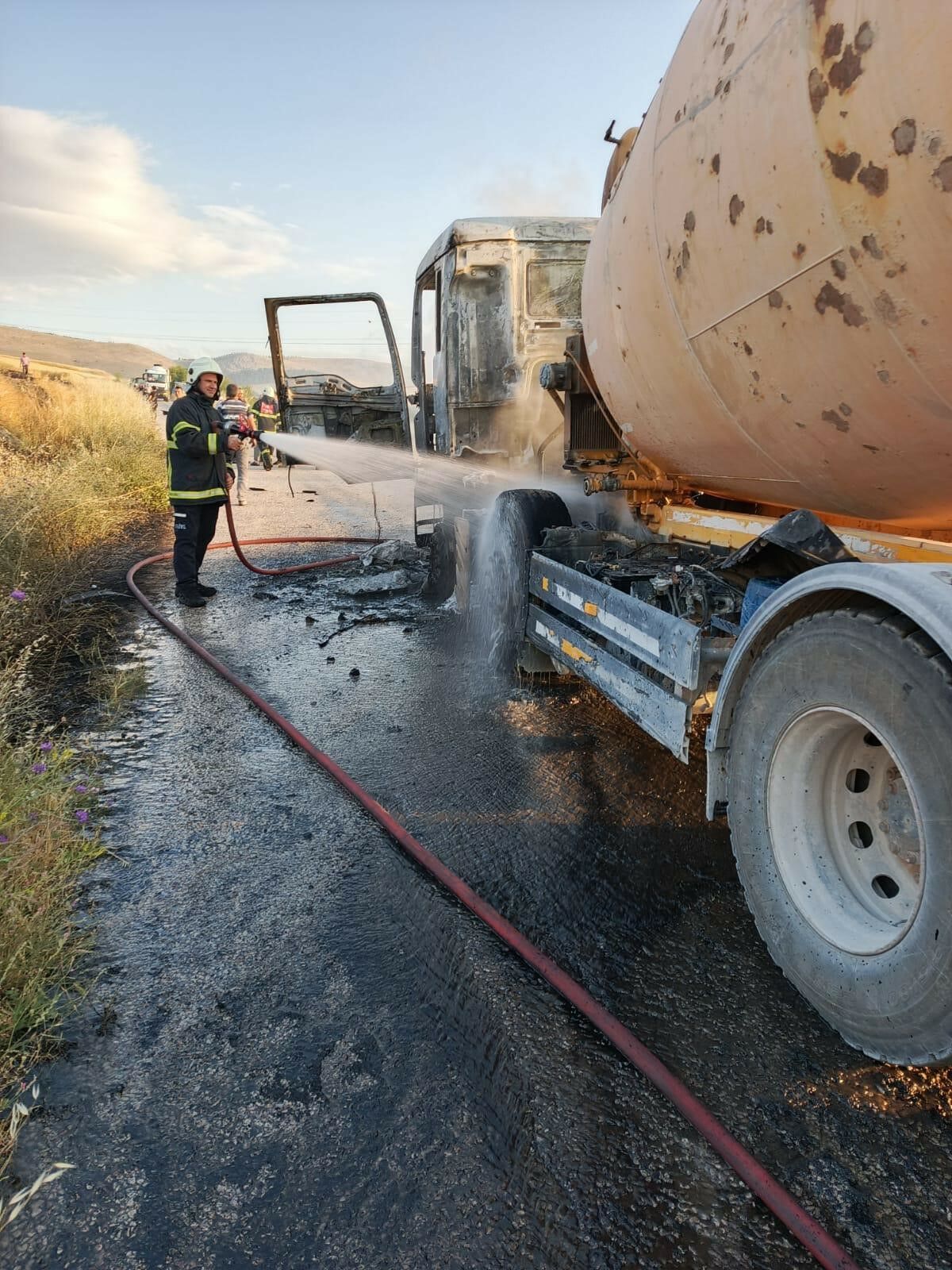 Seyir Halindeki Beton Mikseri Alev Alev Yandı (1)