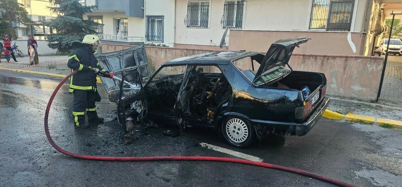 Seyir Halindeki Otomobil Alev Aldı (4)