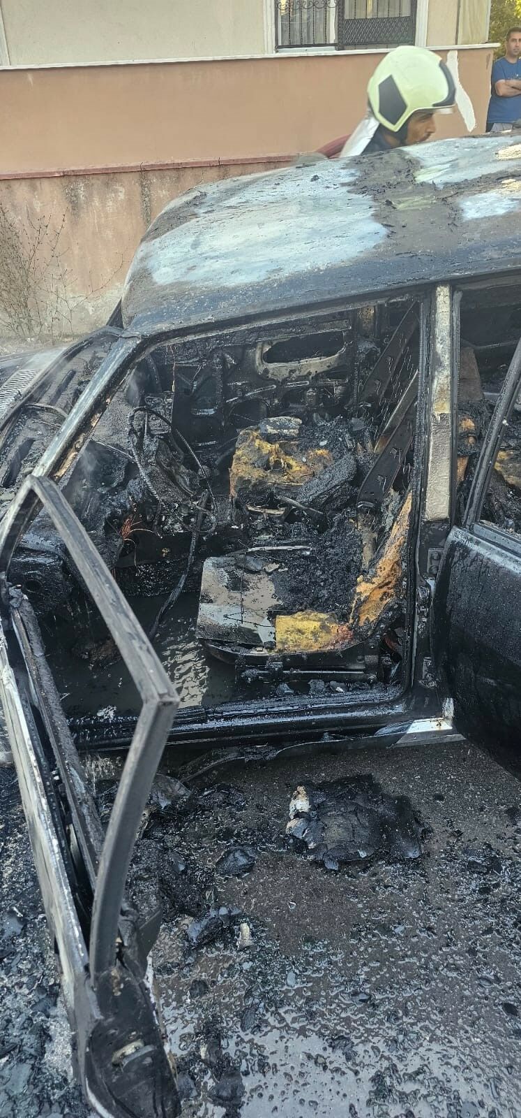 Seyir Halindeki Otomobil Alev Aldı (5)