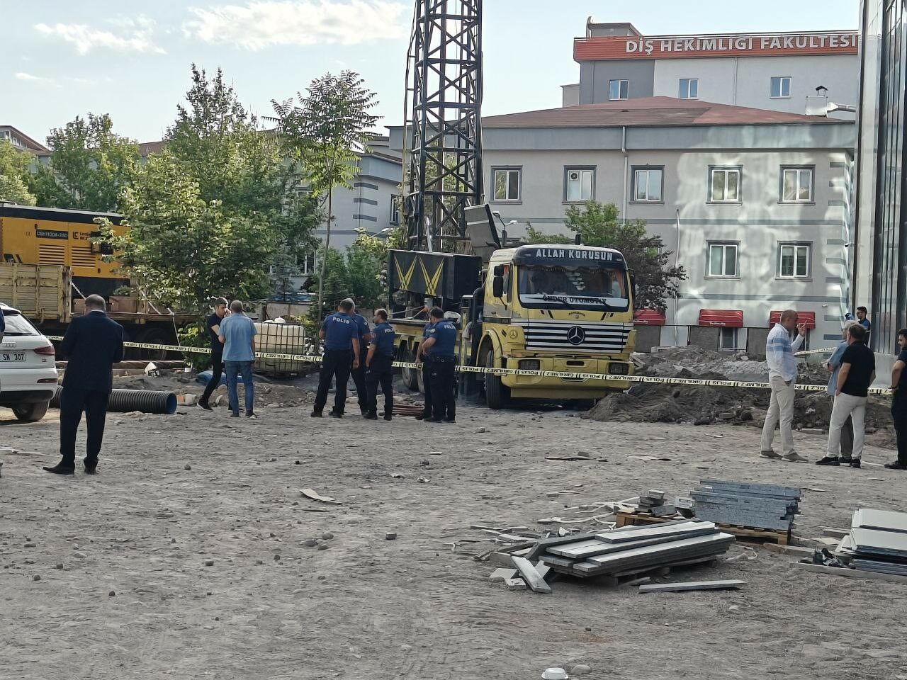 Sondaj Kuyusuna Düşen Işçi Hayatını Kaybetti (1)