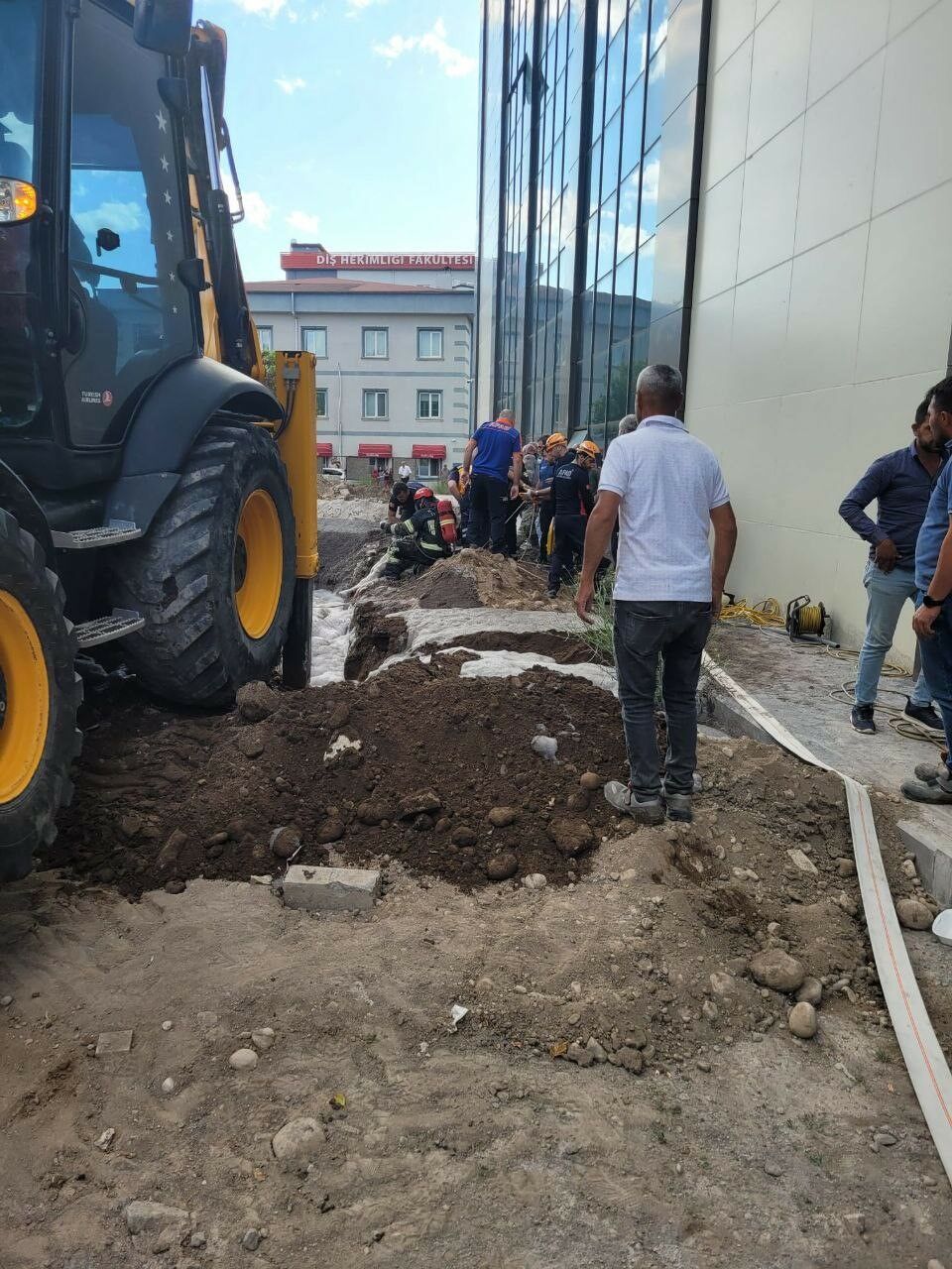 Sondaj Kuyusuna Düşen Işçi Hayatını Kaybetti (3)