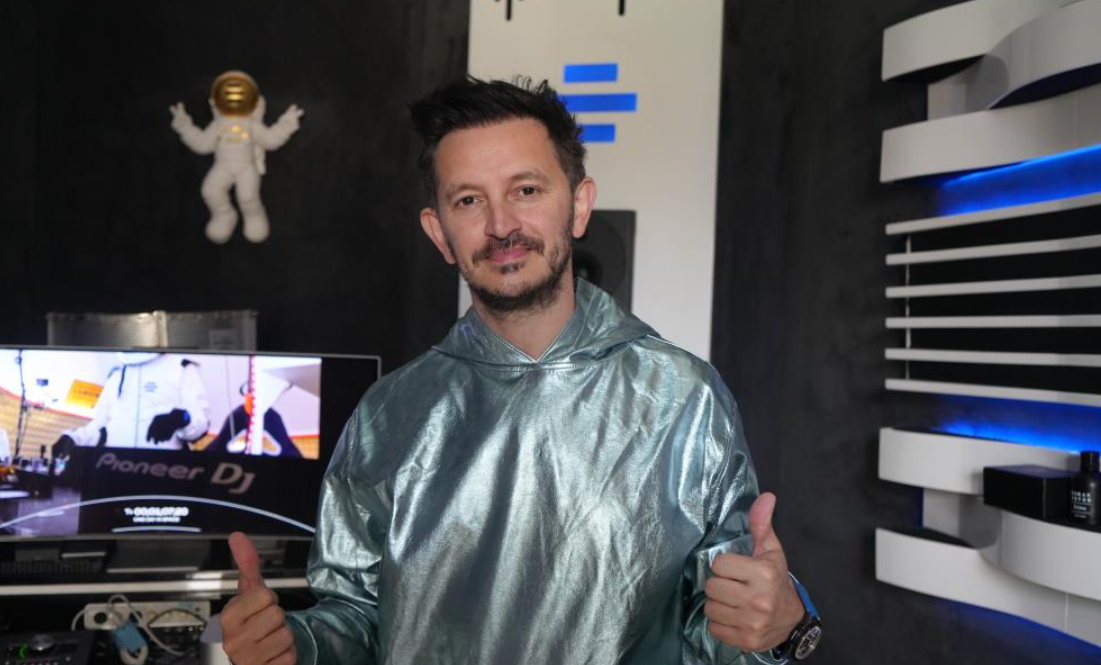 Türk Dj 55 Bin Fit'te Müzik Yaptı, Guinness Dünya Rekoru Geldi (2)