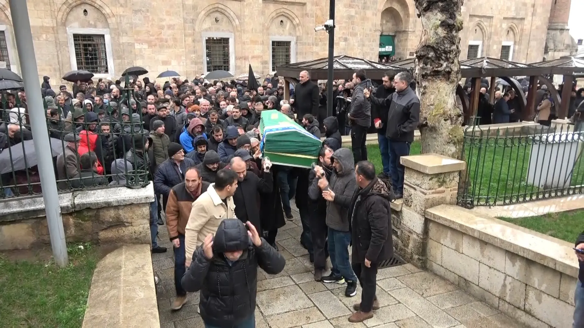 Vefat Edenler Cenaze Bilgileri Ölüm Haberleri Mezarlık Kabir Bilgileri Gencgazete 02 Haziran 2025 Pazartesi (1)-2
