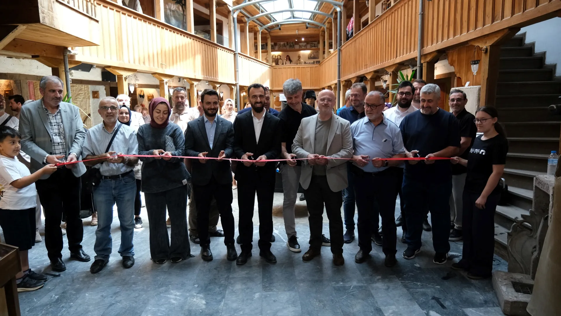 Yalçın Eroğlu İnegöl’de 46 Ödüllü Karikatür Sergisi Açtı (9)