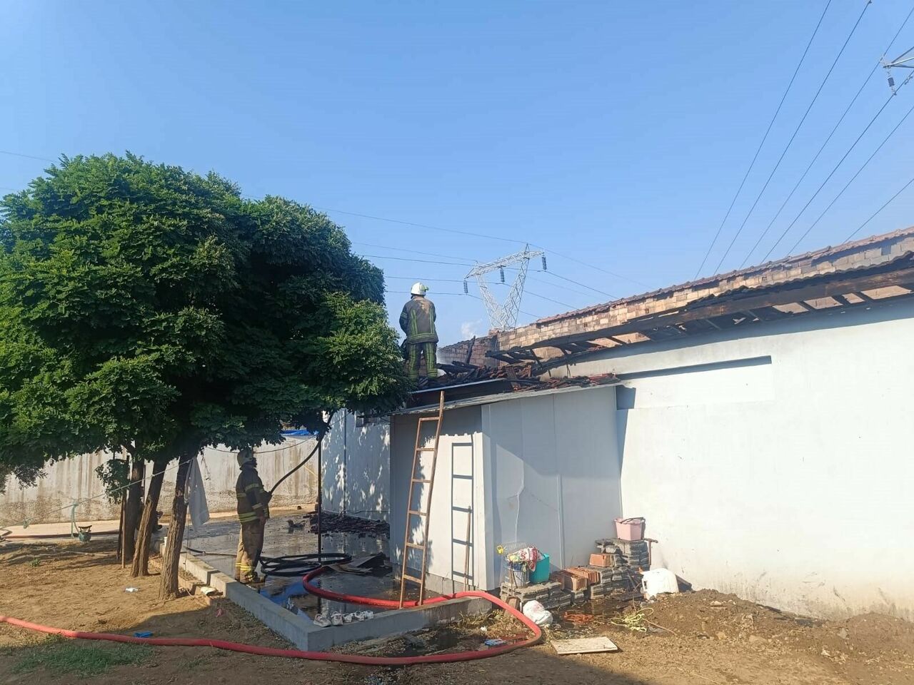 Yangında Alevlerin Arasında Kalan Bebek Hayata Tutunamadı (1)