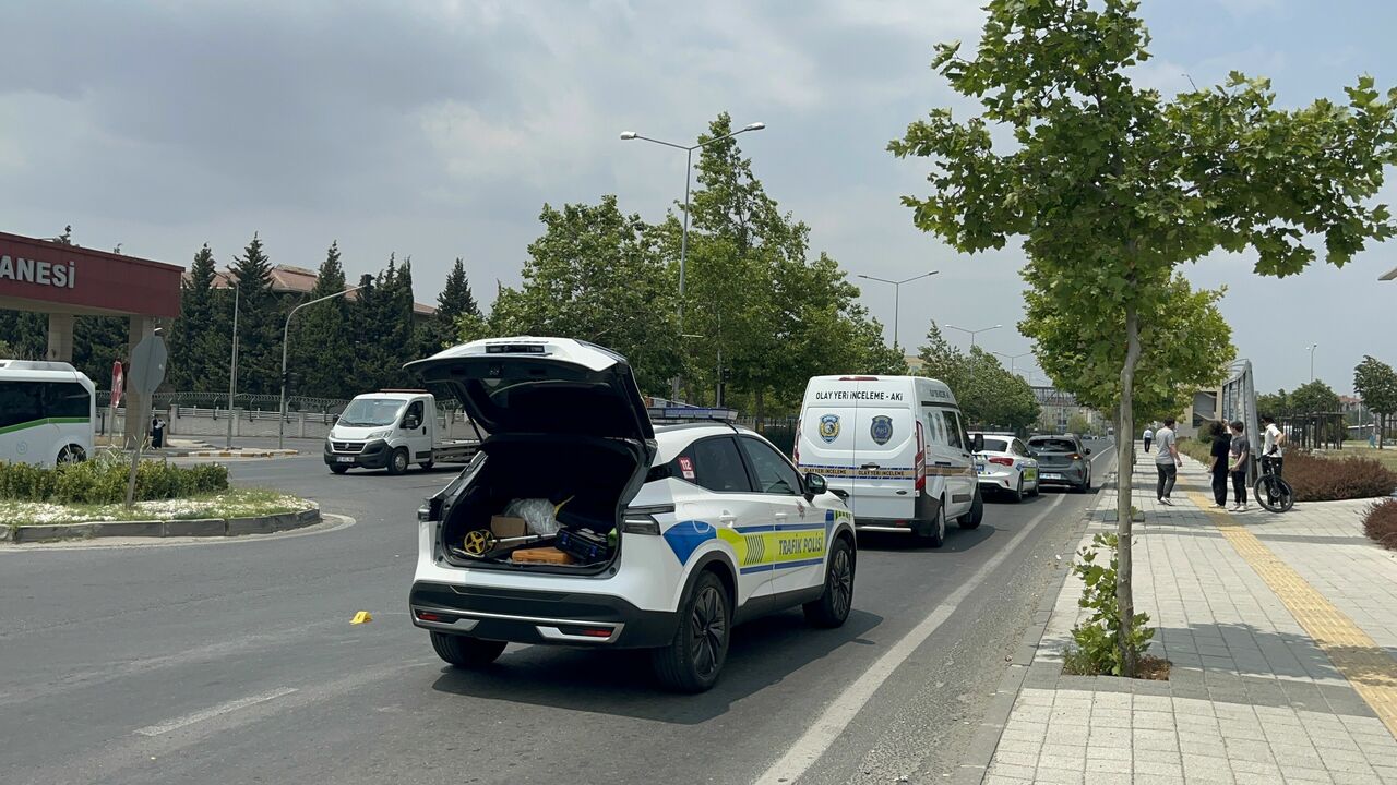 Yaya Geçidinde Tırın Çarpıp Kaçtığı Yaya Hayatını Kaybetti (6)