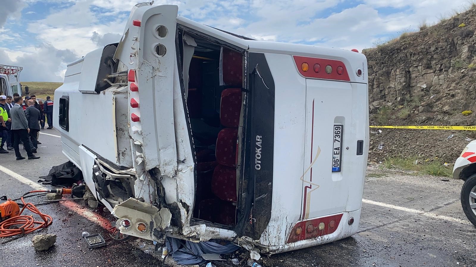 Yozgat’ta Midibüs Şarampole Yuvarlandı Çok Sayıda Ölü Ve Yaralı Var! (2)
