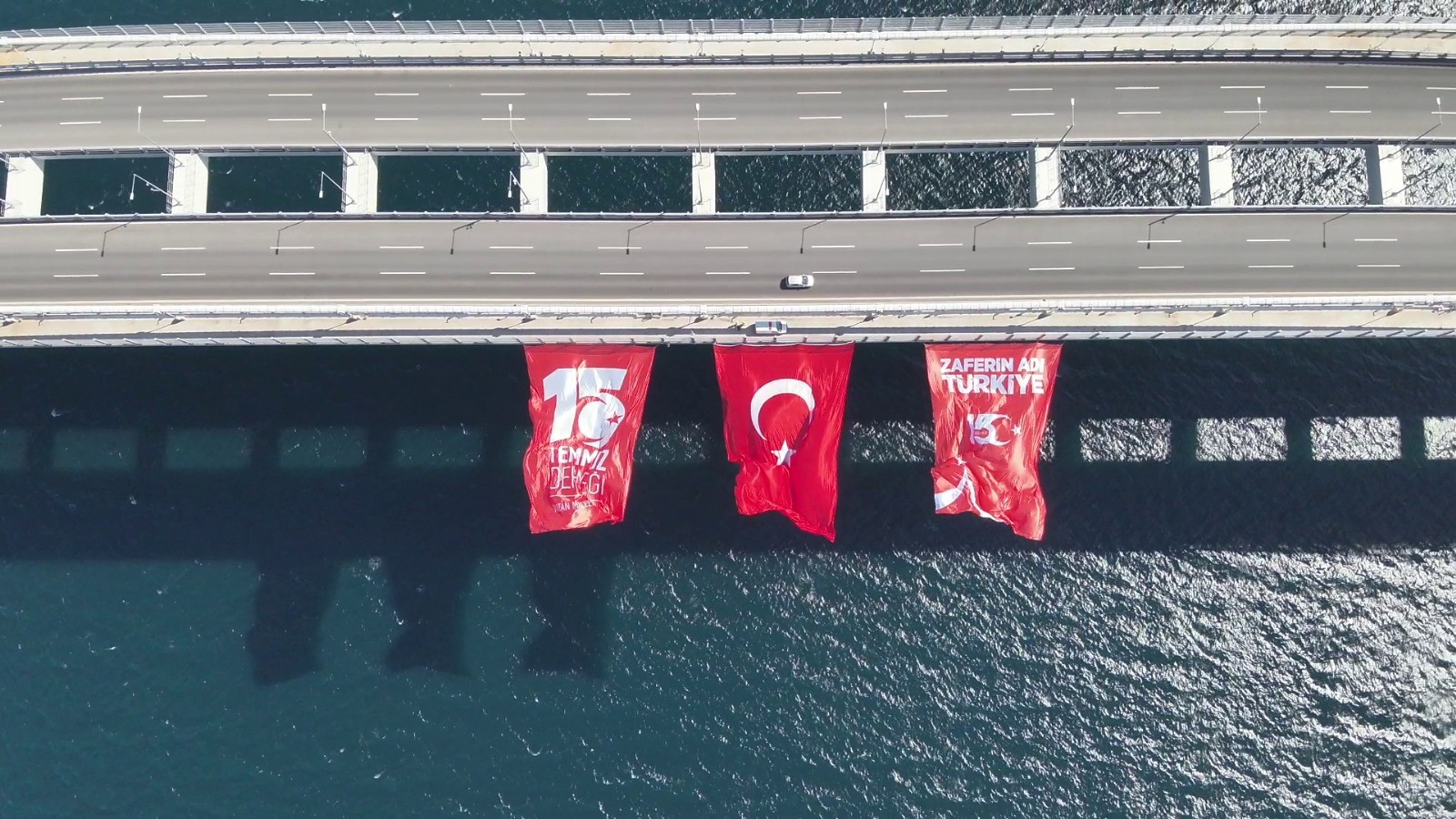 1915 Çanakkale Köprüsüne Dev Türk Bayrağı Asıldı (3)