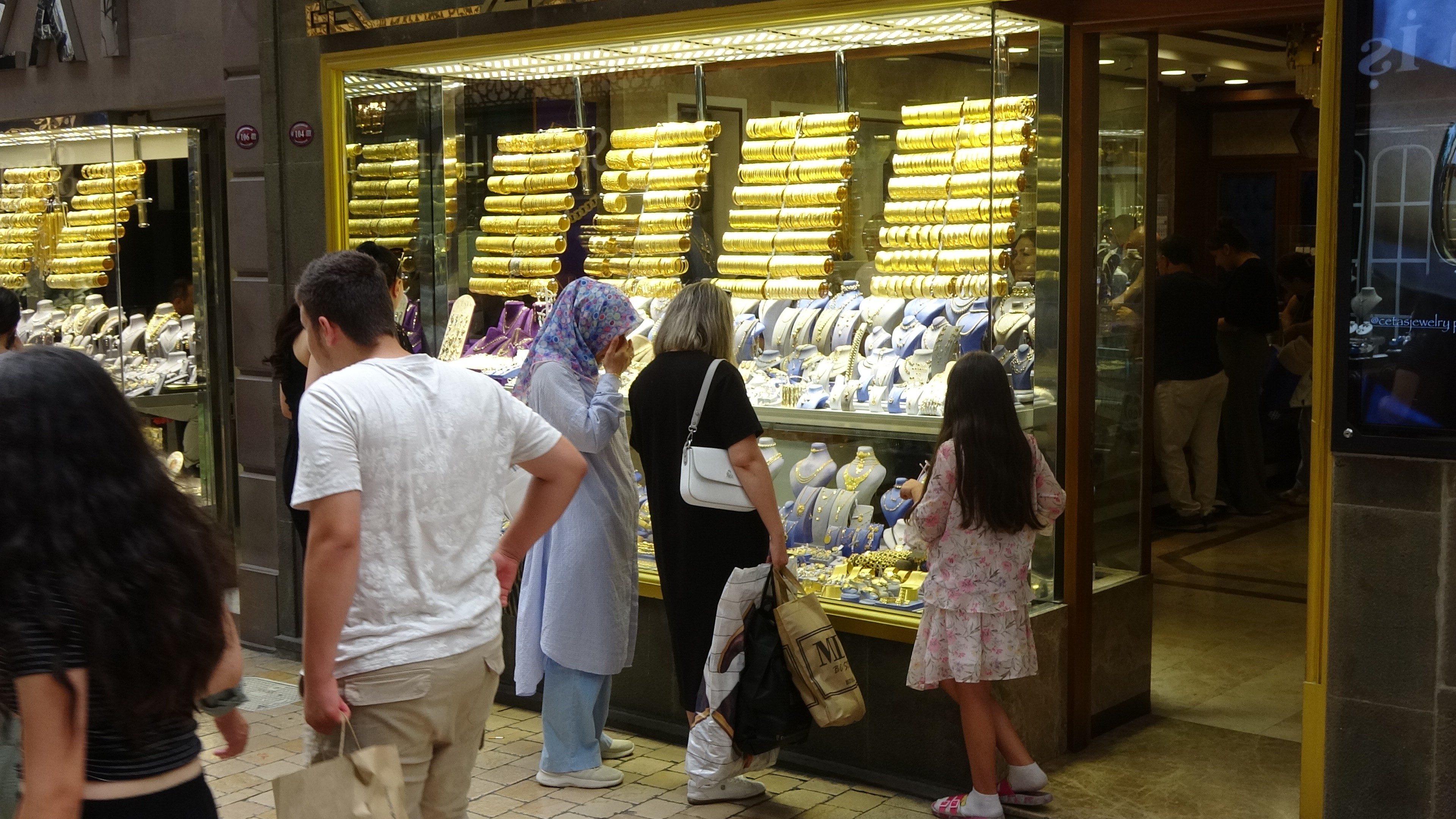 Altını Alan Değil Satan Daha Fazla (3)