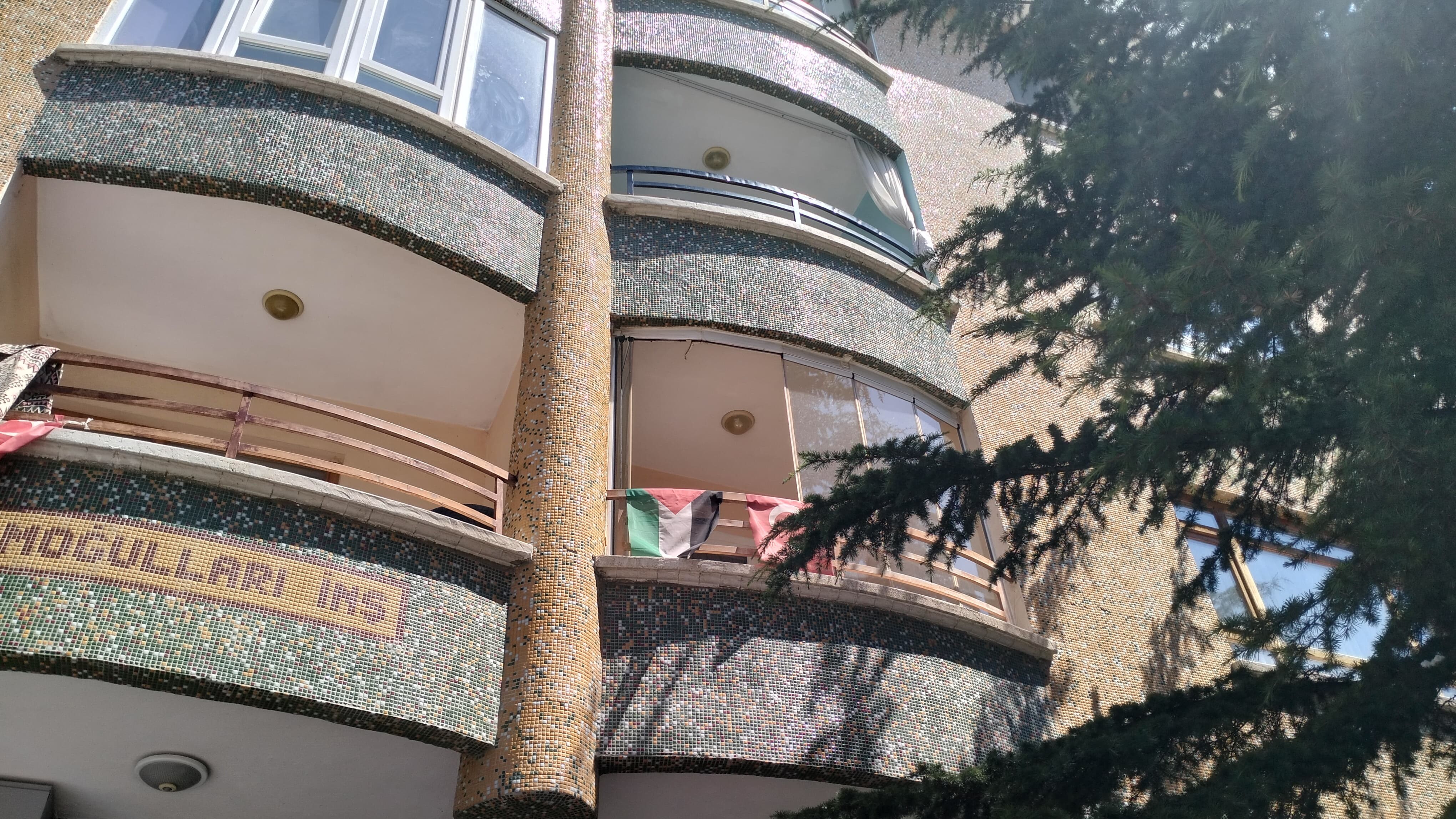 Ankara'da Balkondan Düşen 1 Buçuk Yaşındaki Çocuk Ağır Yaralandı (2)