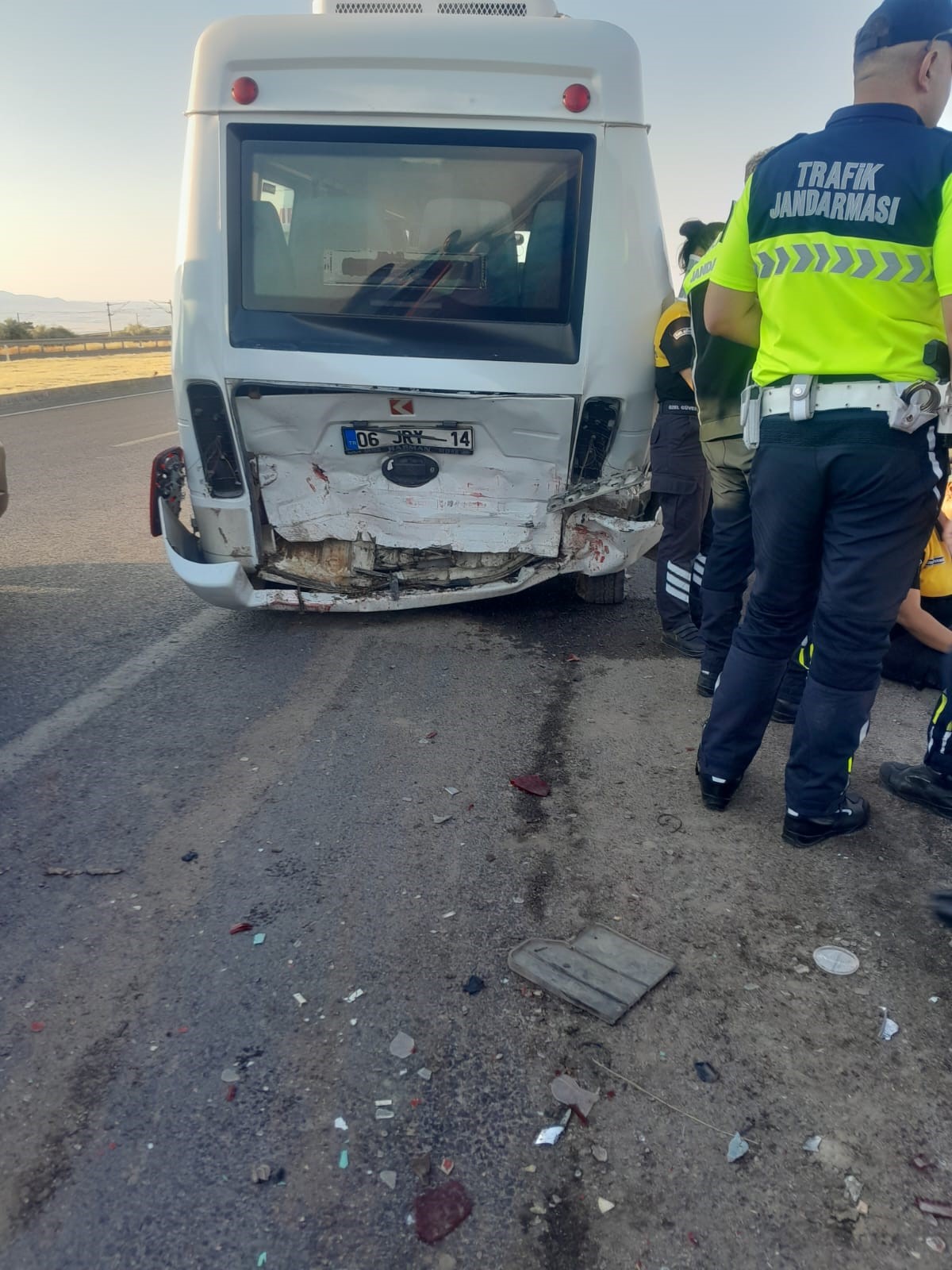 Ankara’da Otomobil Işçi Servisine Arkadan Çarptı 1 Ölü, 12 Yaralı (2)