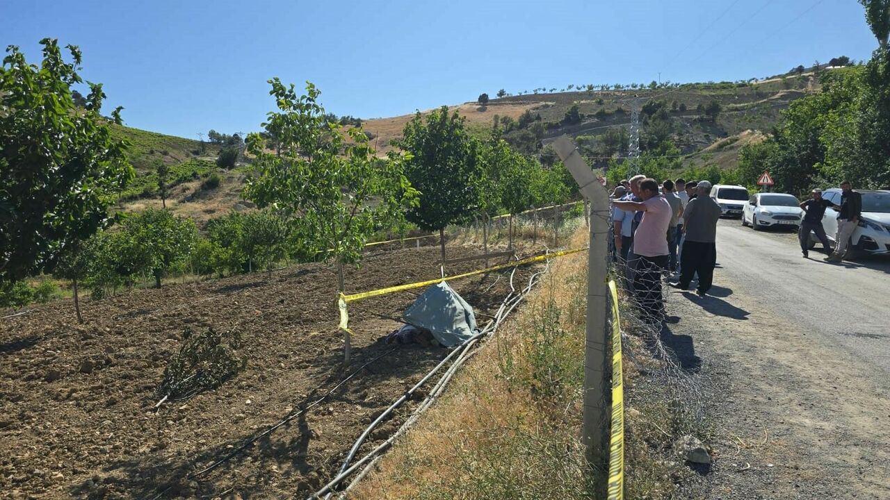 Bahçesinde Kazı Yaparken Toprak Altında Kalan Şahıs Hayatını Kaybetti (2)