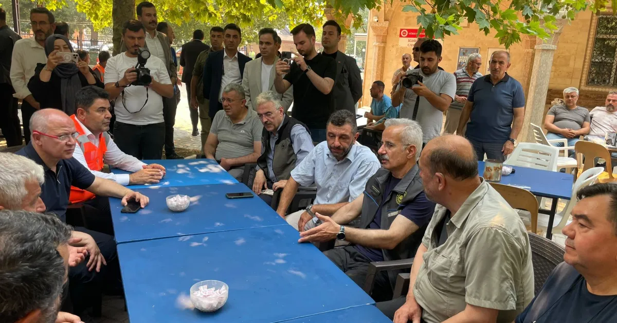 Bakan Uraloğlu, Karahıdır Ve İğdir Mahallesi'ni Ziyaret Etti (2)