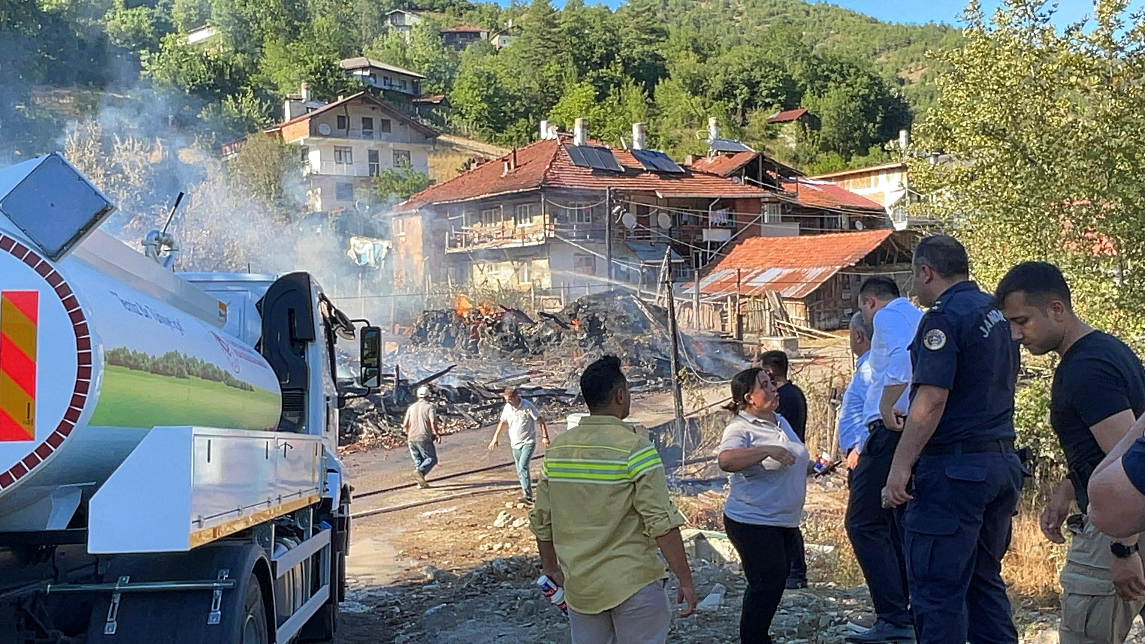 Bartın'da 2 Saatte 8 Yangın (4)