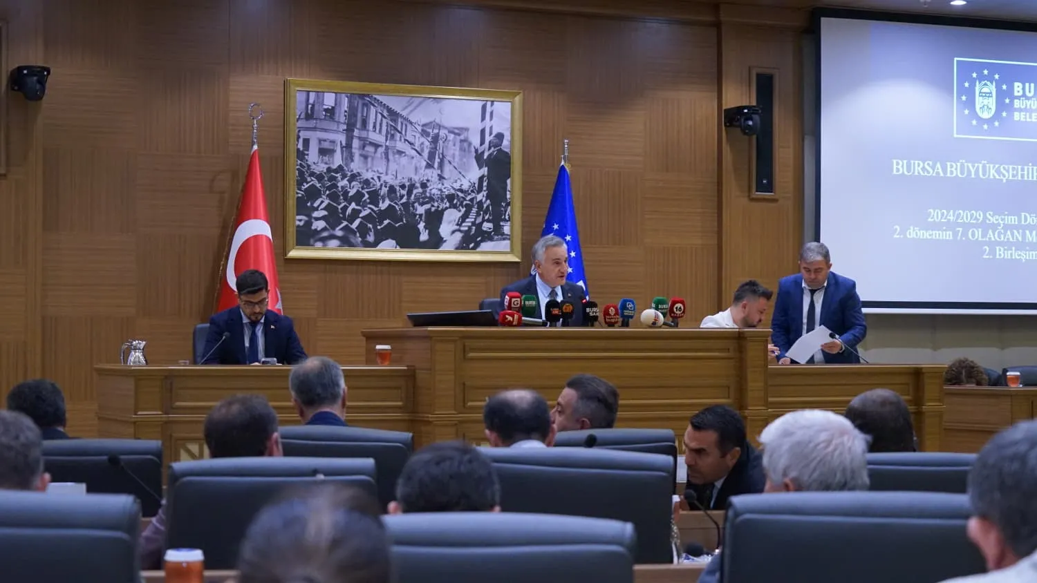 Bursa Büyükşehir Belediye Meclisi'nde Gergin Anlar! (1)