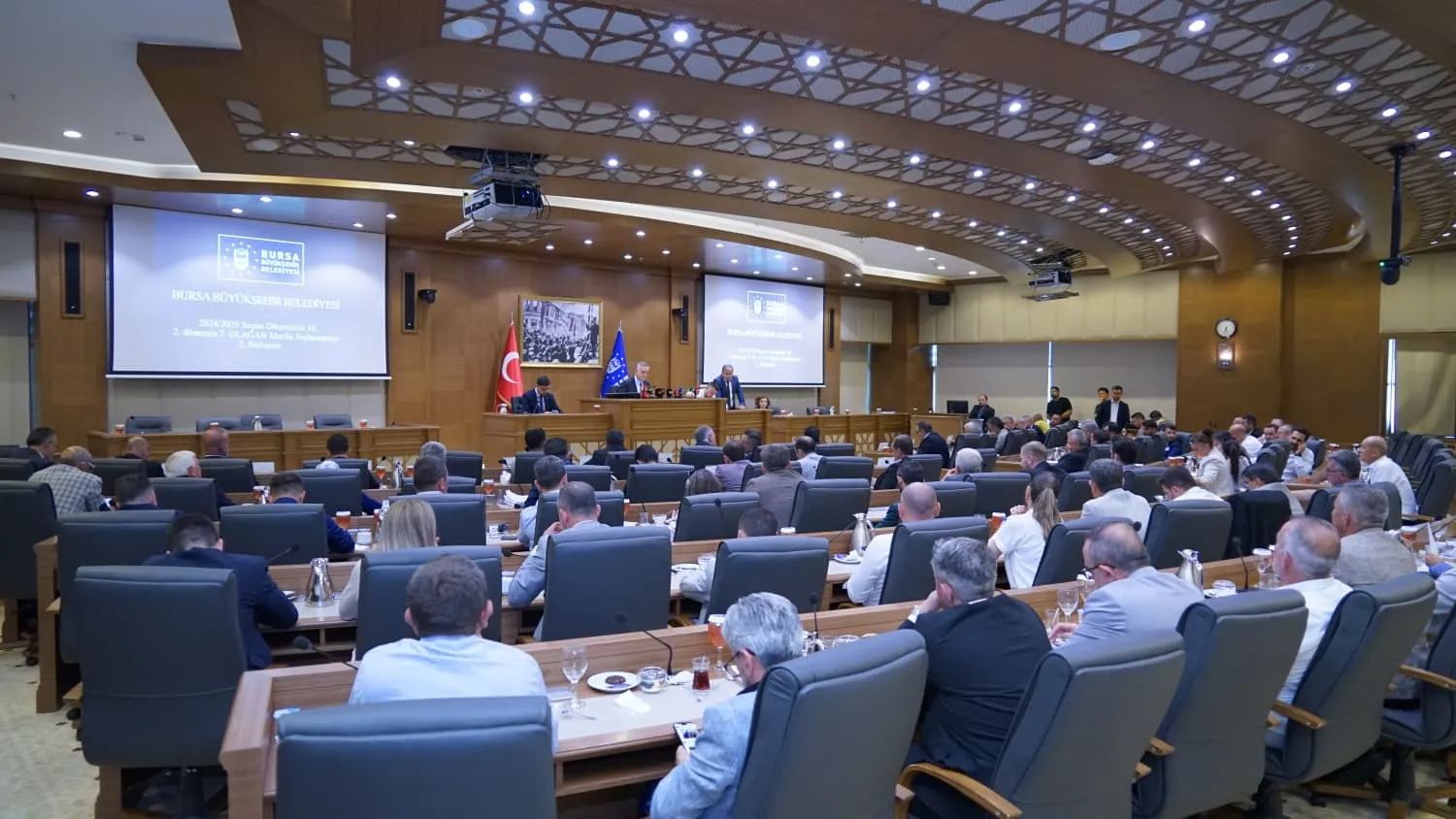 Bursa Büyükşehir Belediye Meclisi'nde Gergin Anlar! (7)