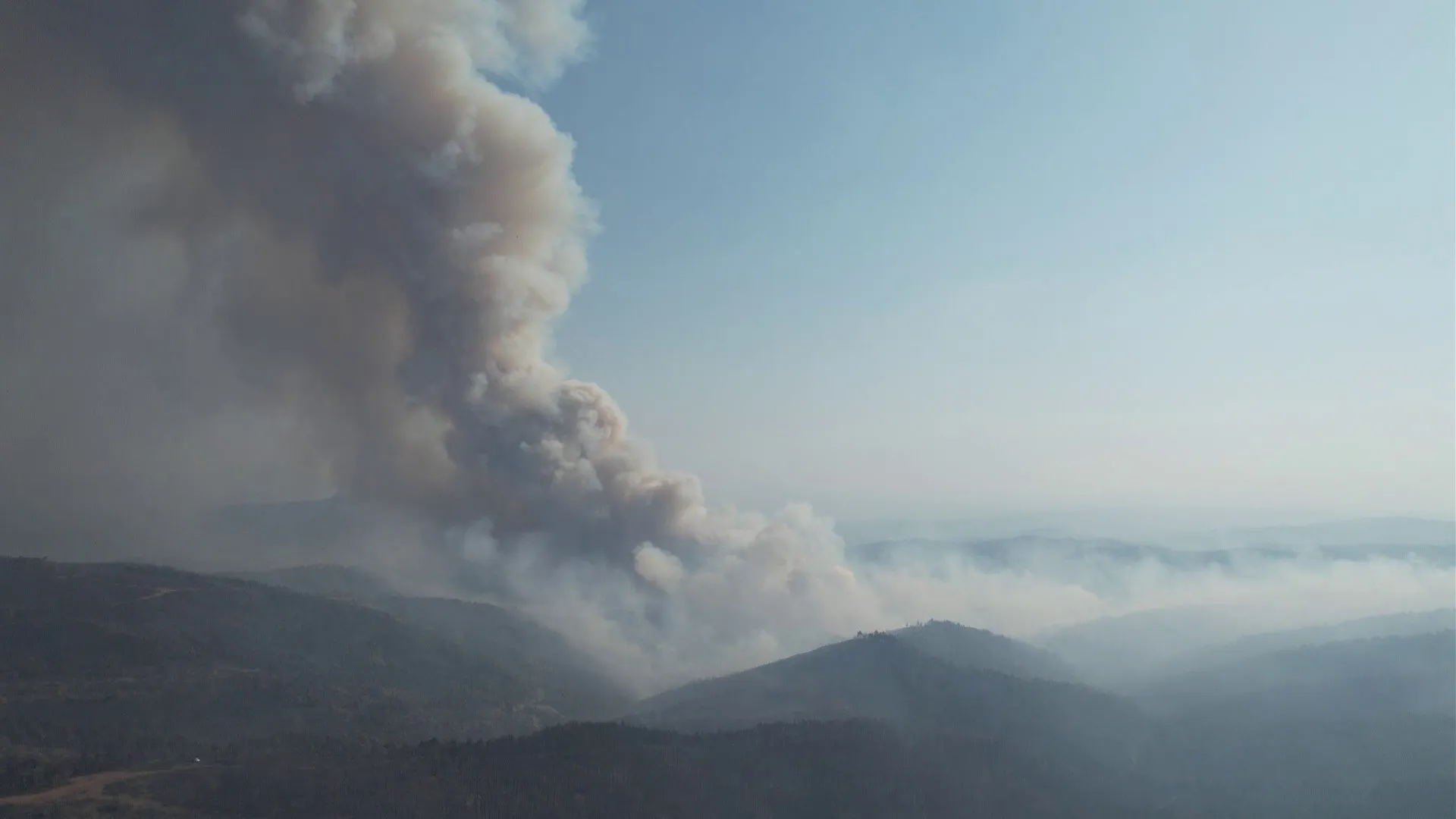 Bursa’da Alevler Yeniden Yükseldi, Müdahale Havadan Görüntülendi (1)