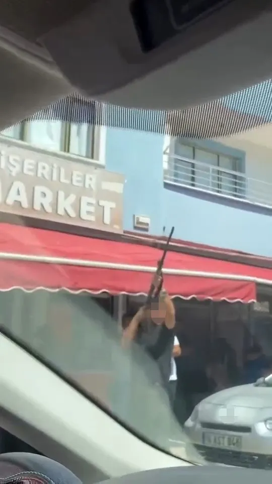 Bursa’da Asker Uğurlamasında Silahlarla Ateş Açıldı! (5)