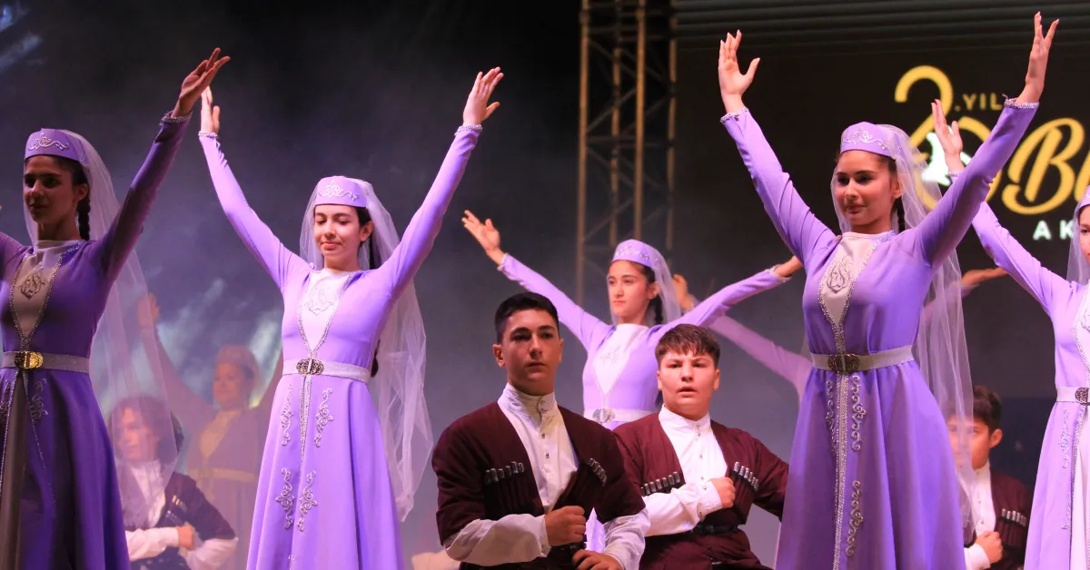 Bursa'da Düzenlenen 19. Güney Marmara Çerkes Şöleni'nde Binlerce Kişi Buluştu (2)