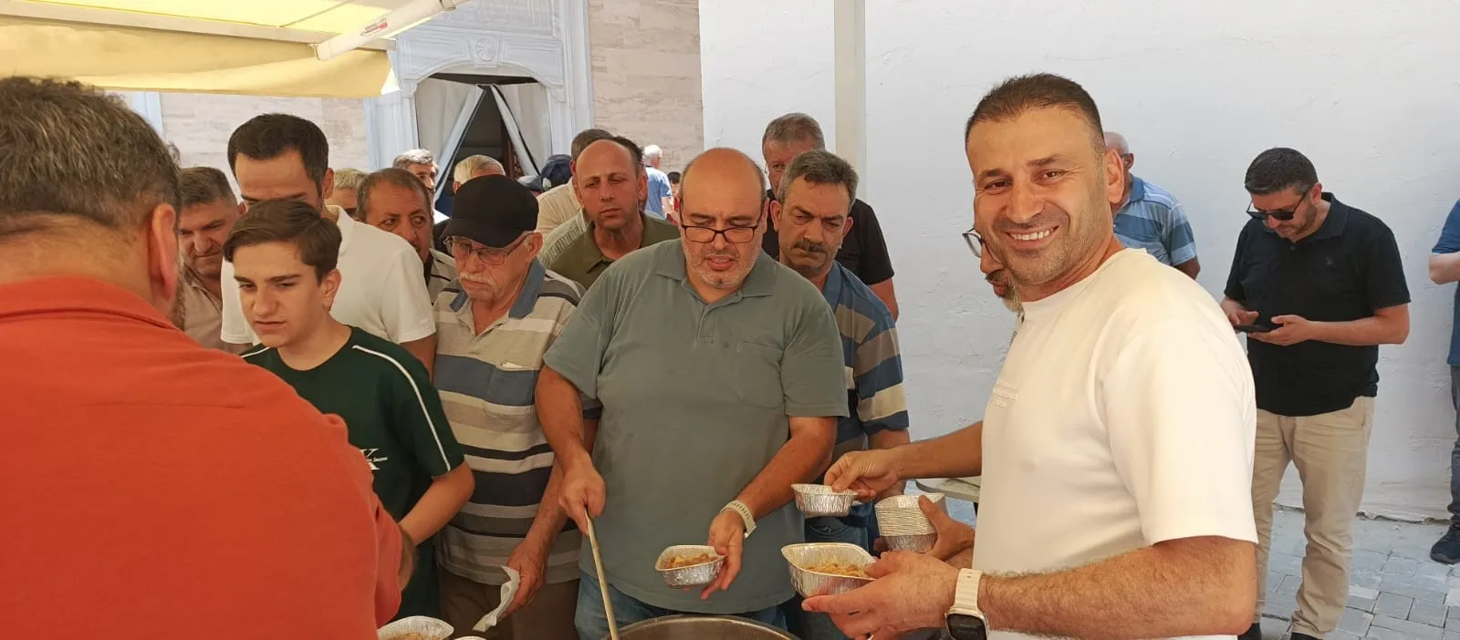 Bursalı Esnaf Bin 200 Kişiye Aşure Dağıttı (2)