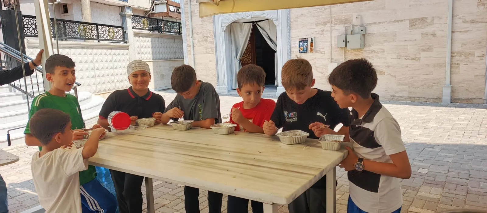 Bursalı Esnaf Bin 200 Kişiye Aşure Dağıttı (3)