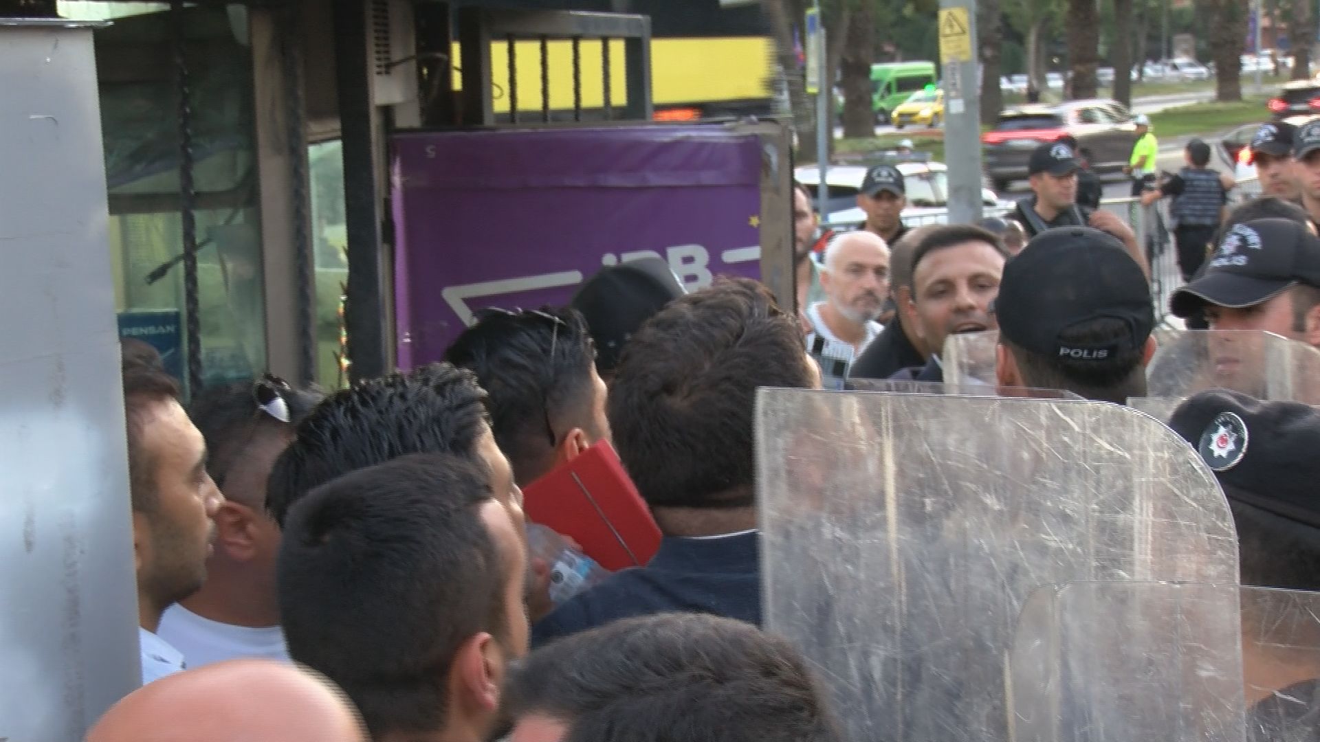 Chp İstanbul İl Başkanı Özgür Çelik Emniyette Ifade Verdi (4)
