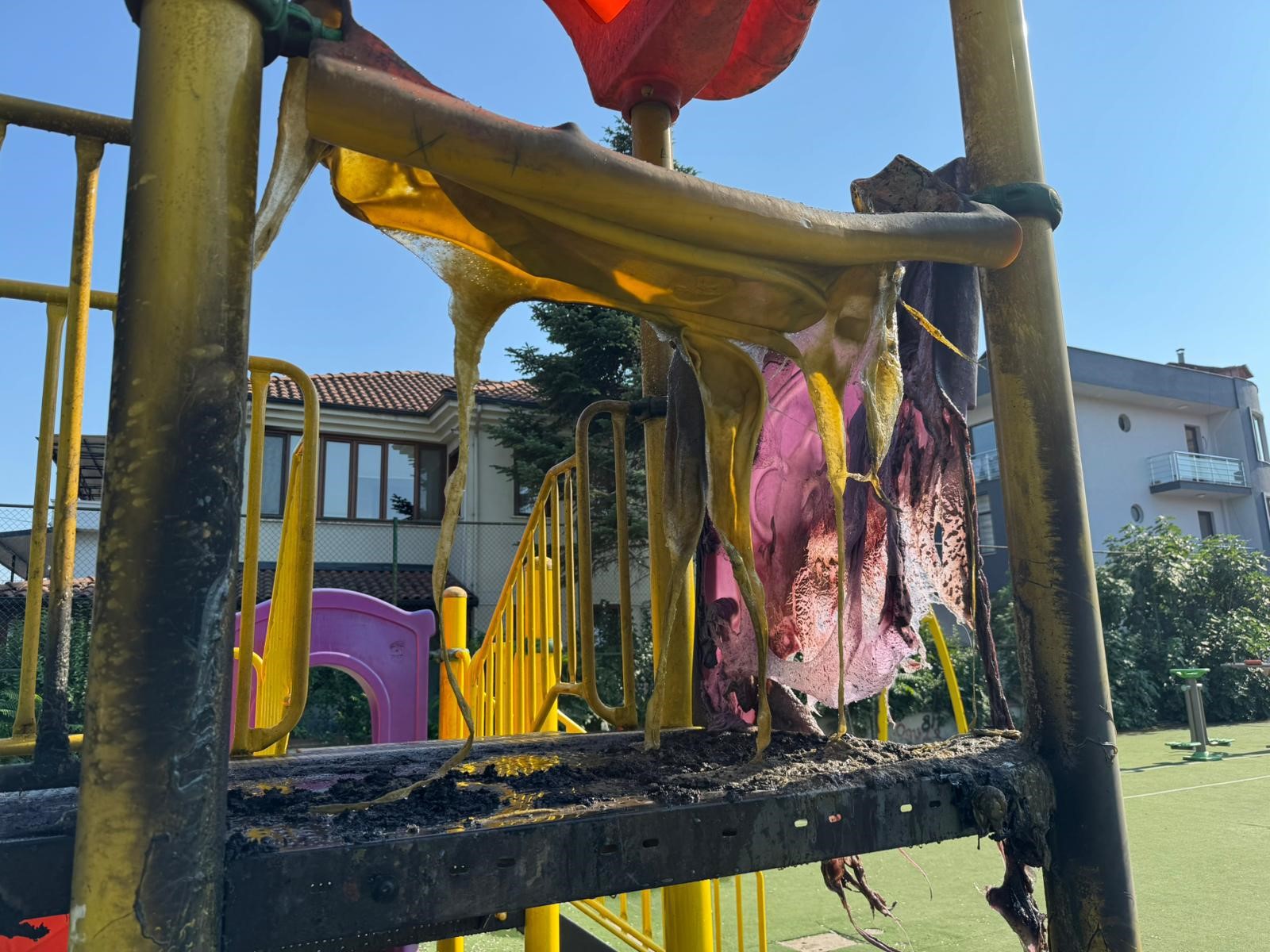 Çocuk Parkında Korkutan Yangın (2)