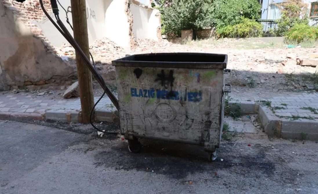 Çöp Konteynerinde Bebek Bulundu! (1) (1)