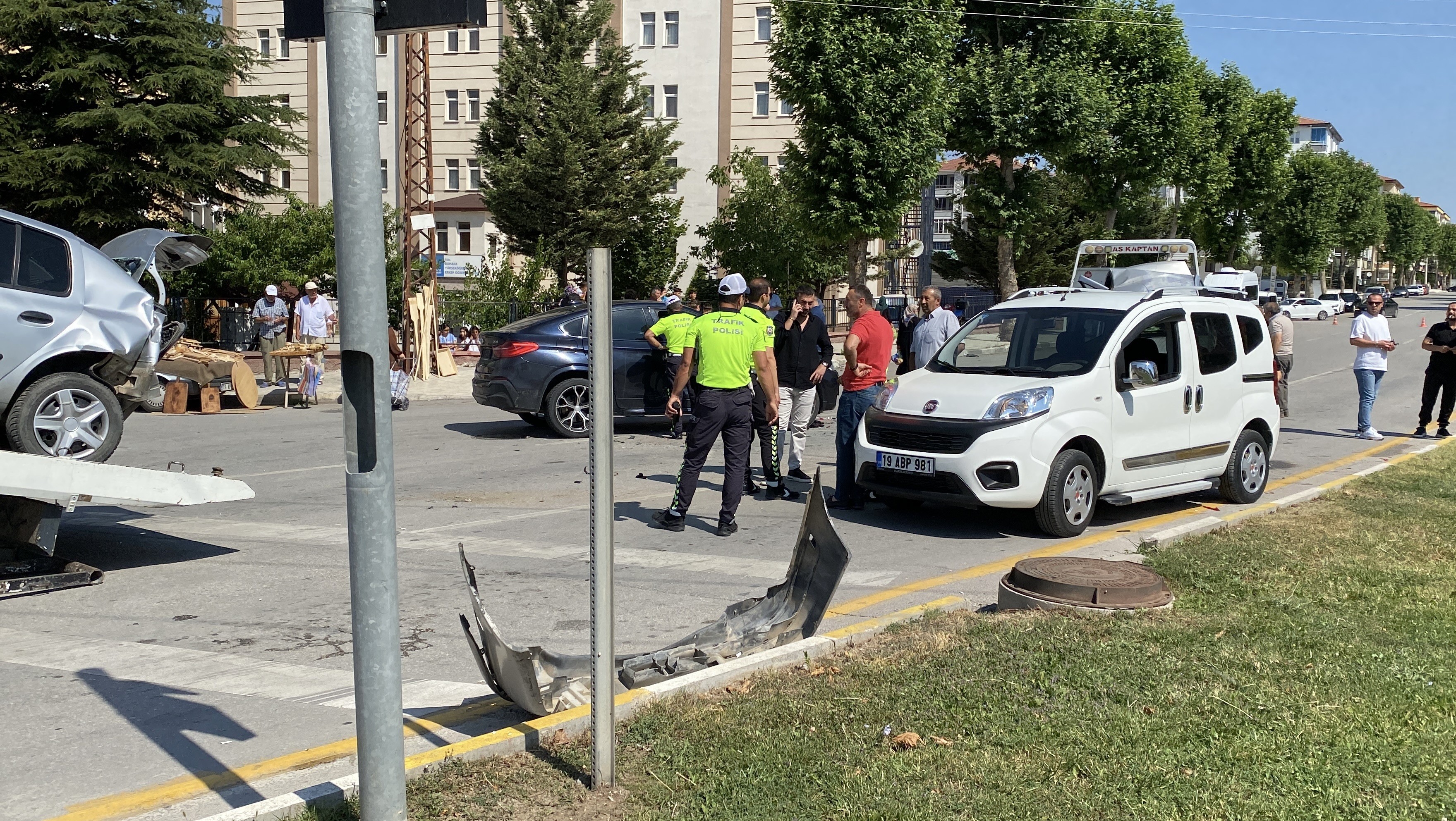 Çorum'da Zincirleme Kaza 6 Yaralı (1)