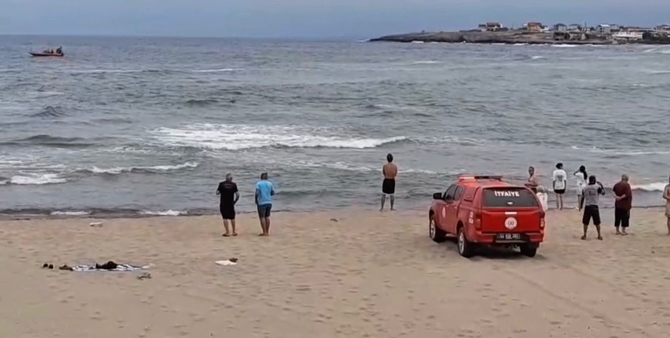 Denizde Boğulma Tehlikesi Geçiren 2 Kişi Kurtarıldı, 1 Kişi Kayboldu (3)