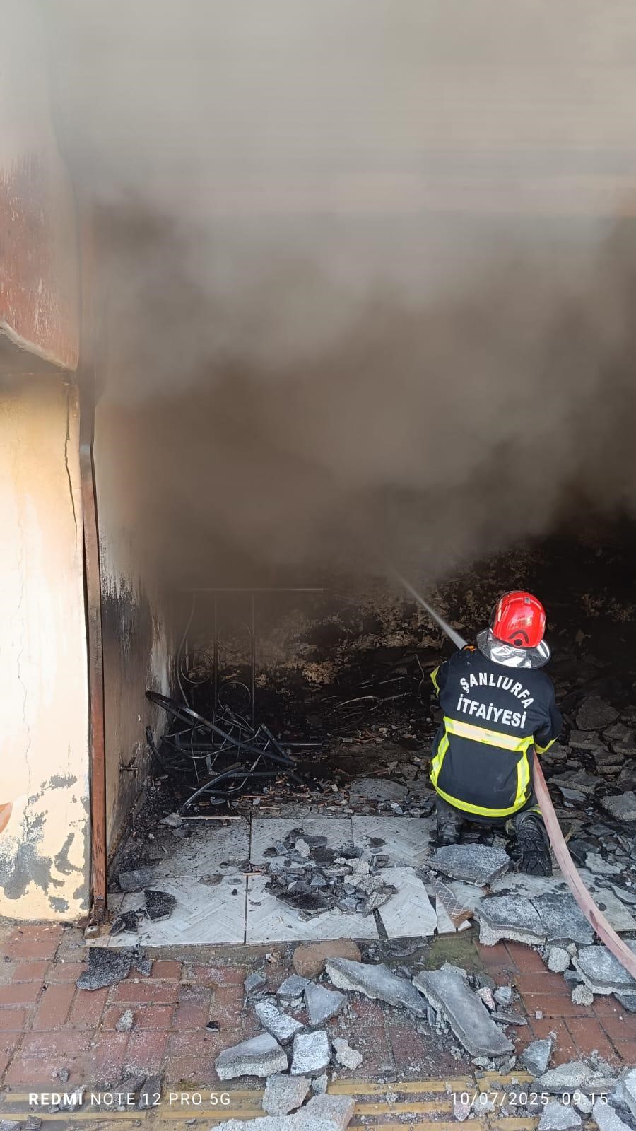 Depo Yangını Korkuttu (1)