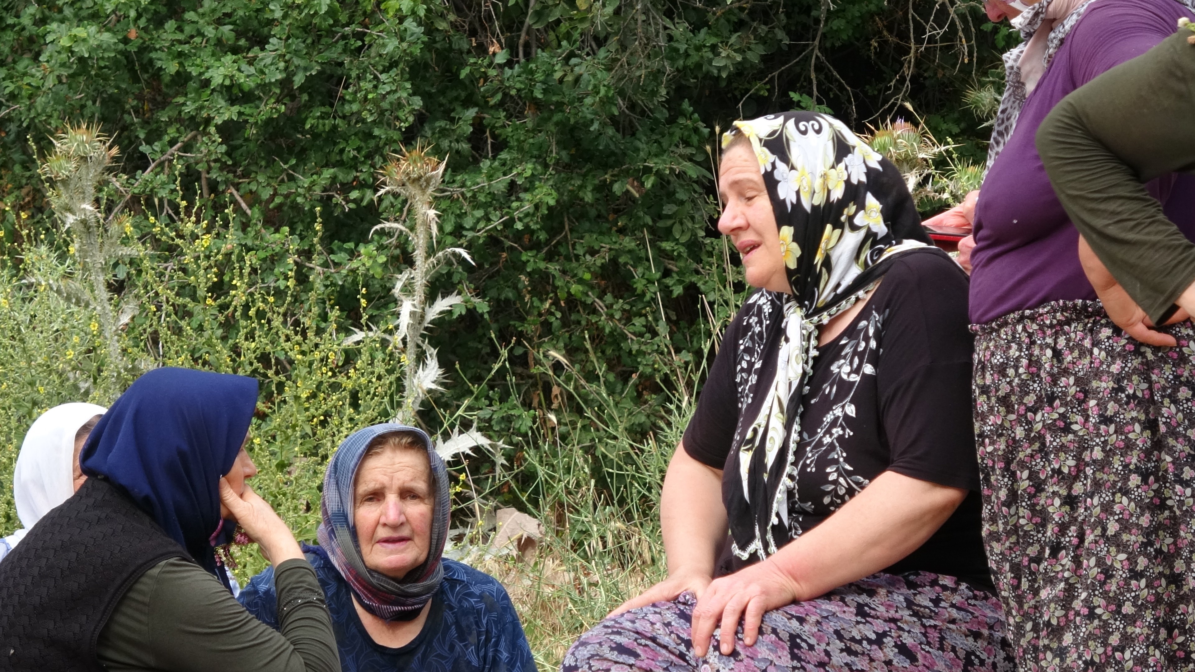 Dereye Taş Dökerken Devrilen Traktörün Altında Kaldı, Cansız Bedeni 1 Saat Sonra Bulundu (4)