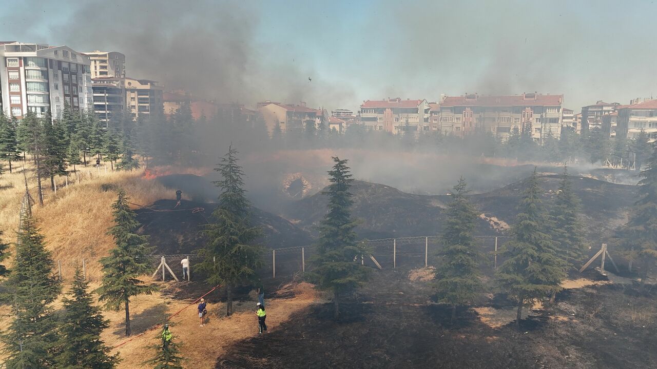Edirne'de Çıkan Yangın Tarihi Tabyaya Zarar Verdi (1)